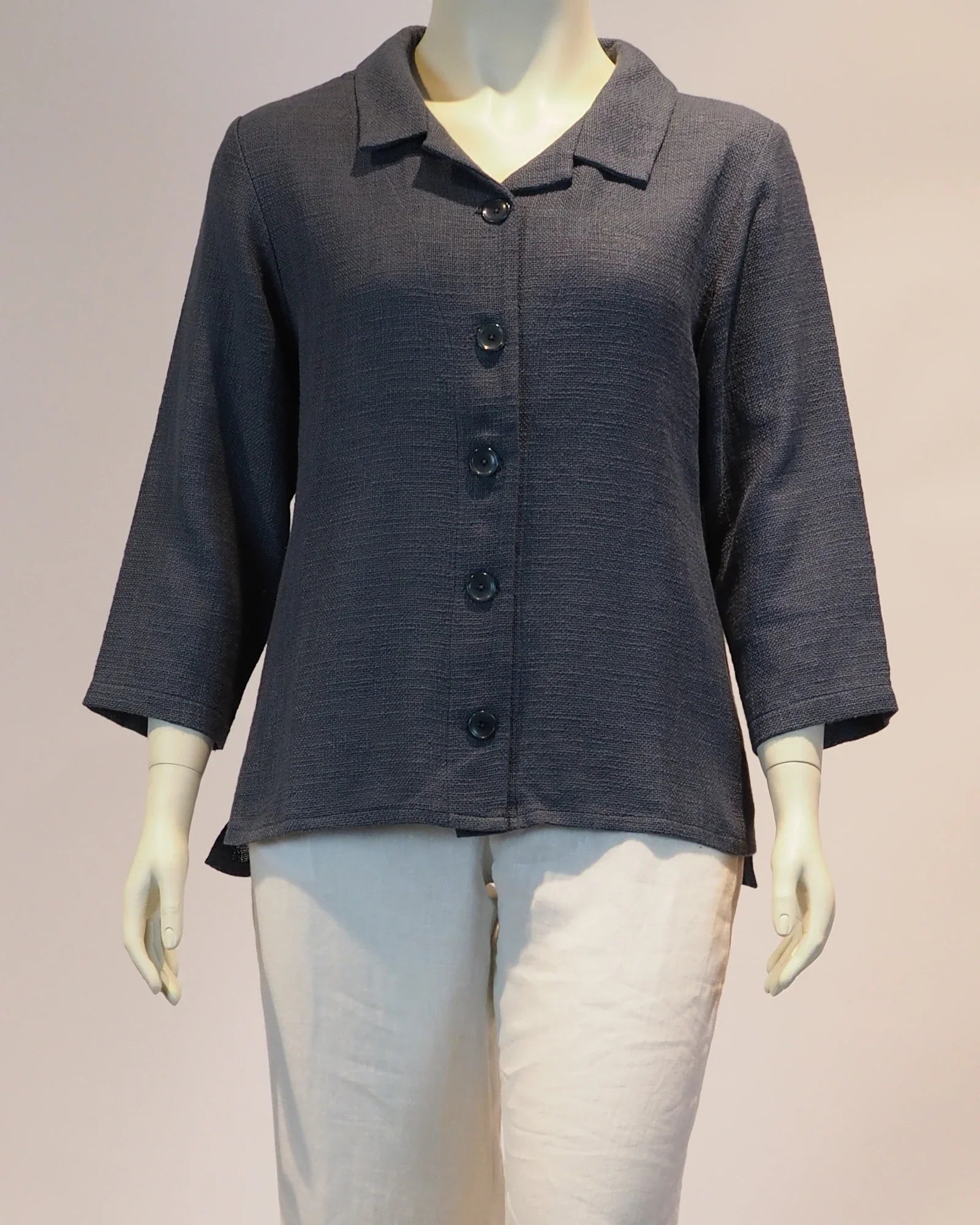 Plus Size Blusenjacke Edda in rauchblau von vorn von Katrin Kiesler