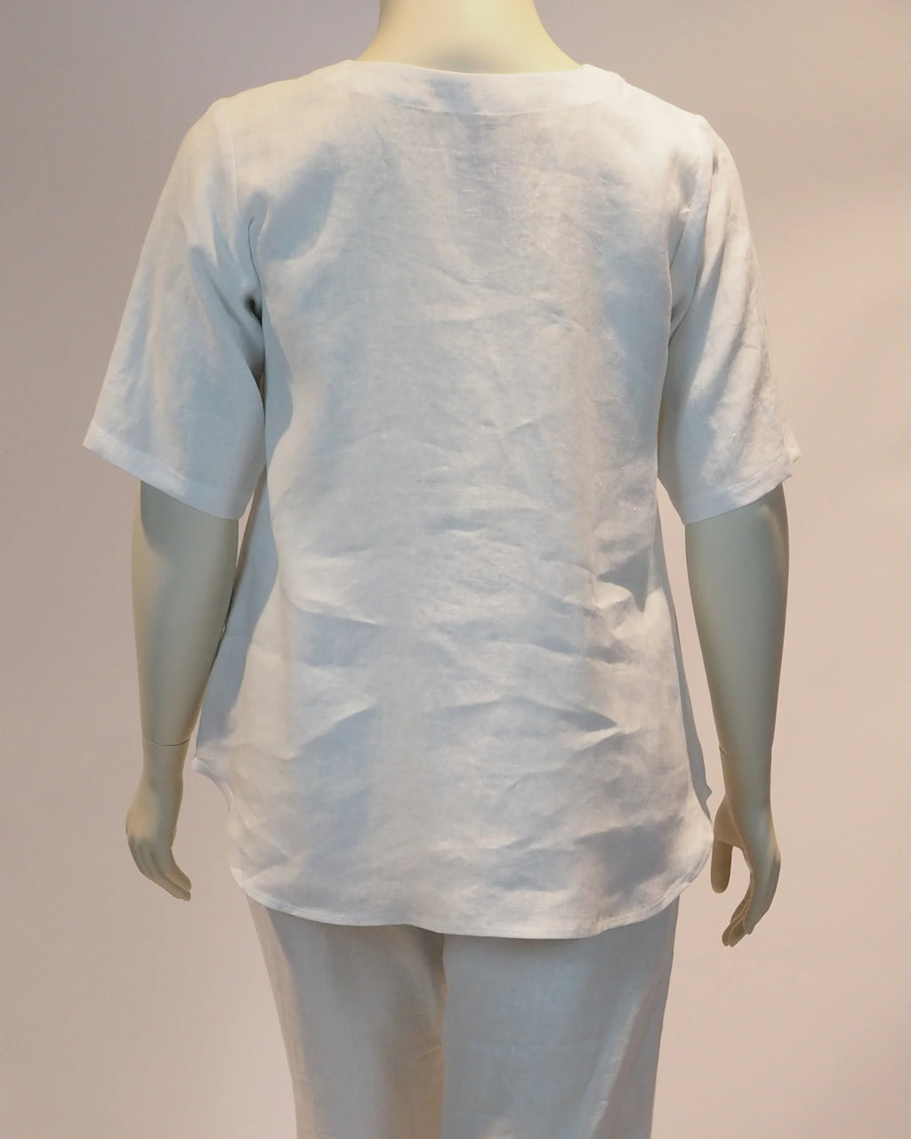 Plus Size Shirt Mathilda in weiss von hinten von Katrin Kiesler