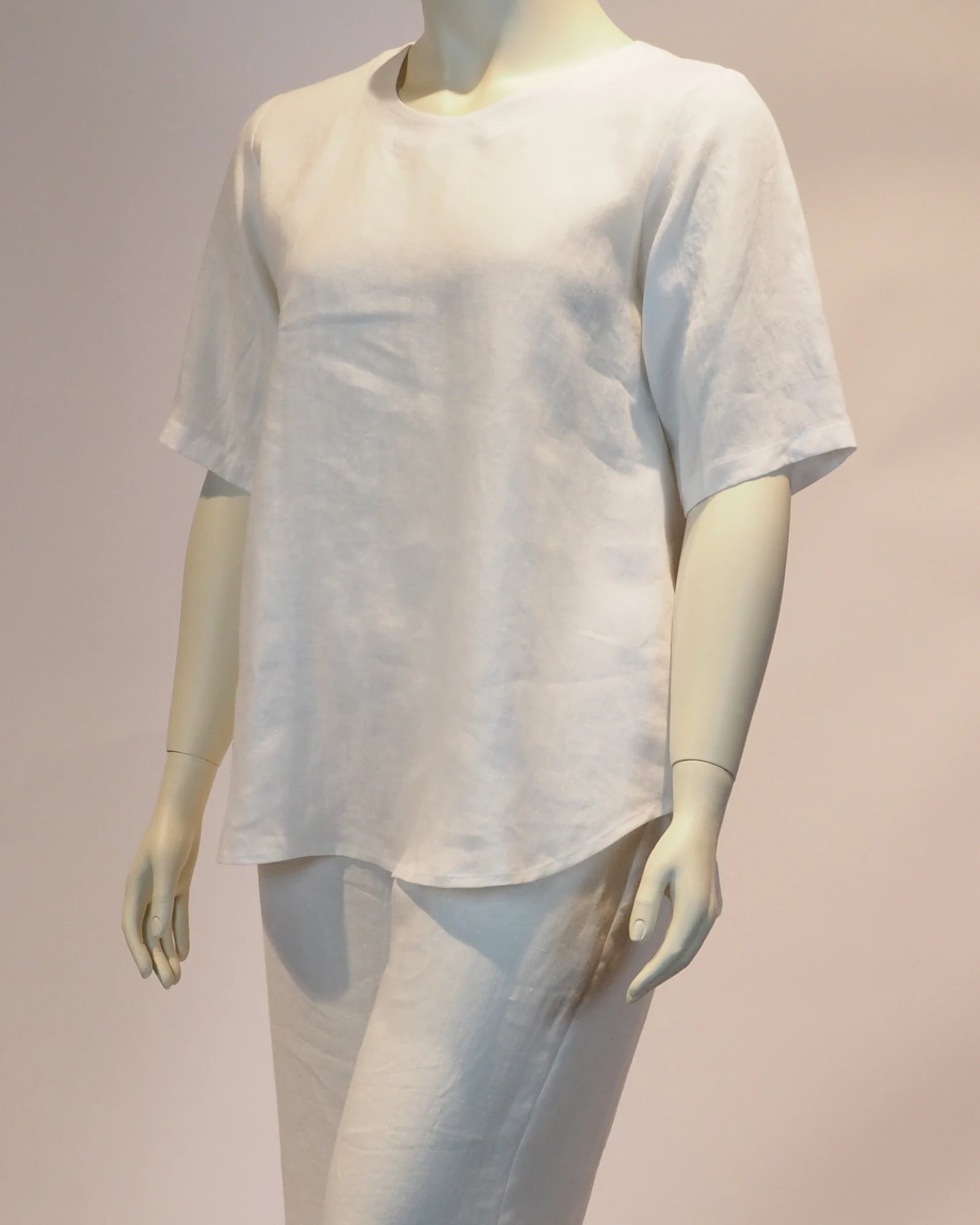 Plus Size Shirt Mathilda in weiss von der Seite von Katrin Kiesler