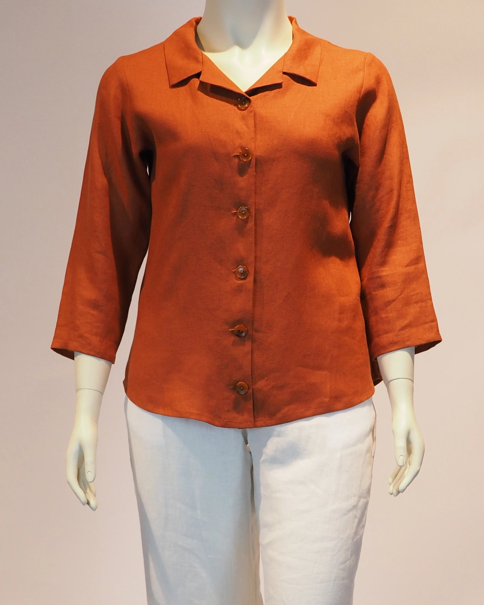 Plus Size Bluse Antonia in Rost von vorne von Katrin Kiesler