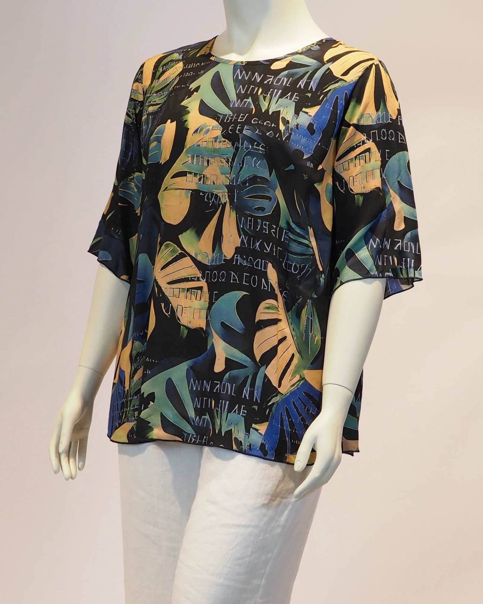 Plus Size Bluse Aurelia von der Seite von Katrin Kiesler