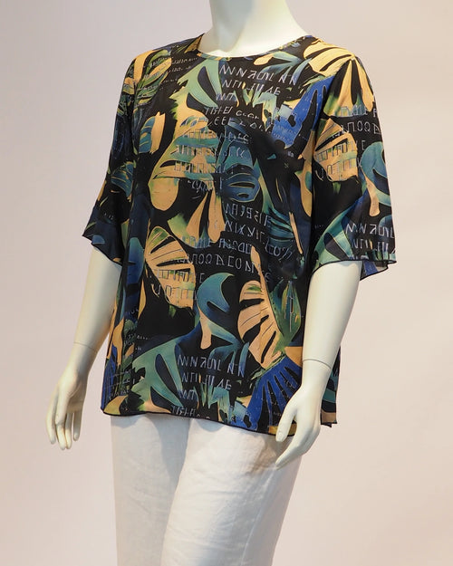 Plus Size Bluse Aurelia von der Seite von Katrin Kiesler