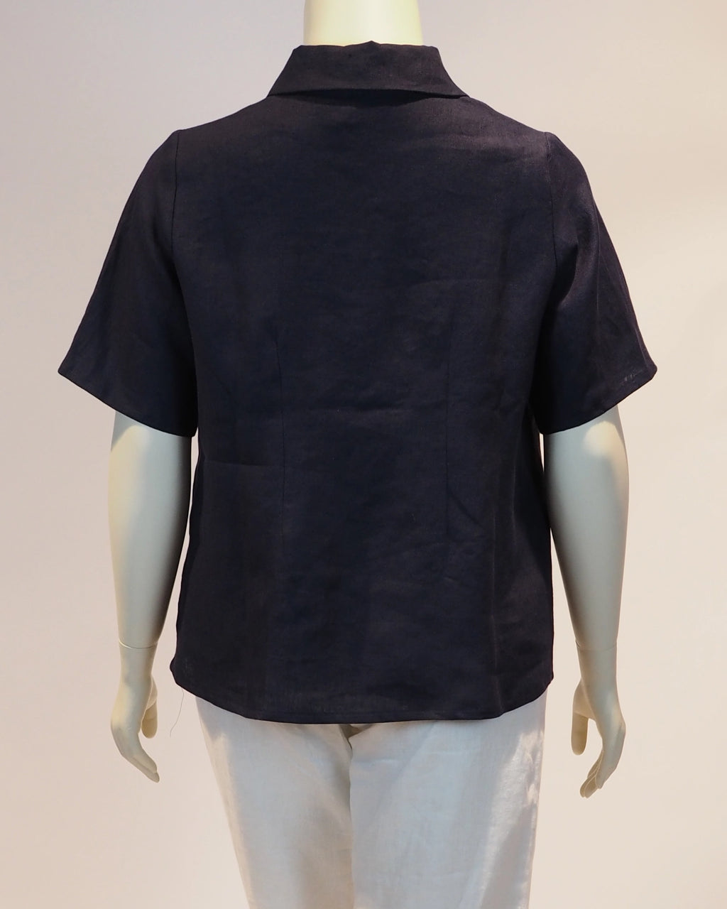 Plus Size Leinen-Shirt Elisa in marine von hinten von Katrin Kiesler Berlin