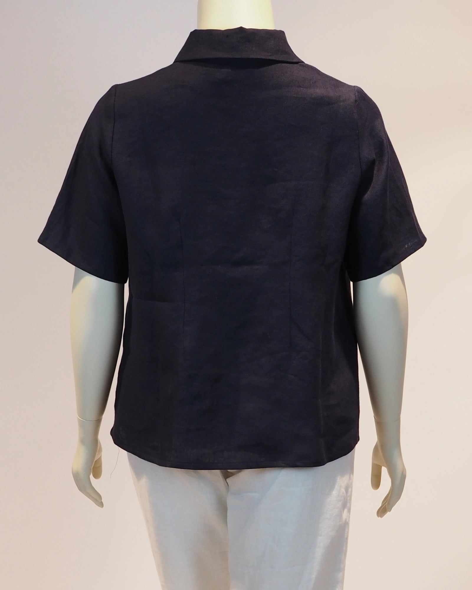 Plus Size Leinen-Shirt Elisa in marine von hinten von Katrin Kiesler Berlin