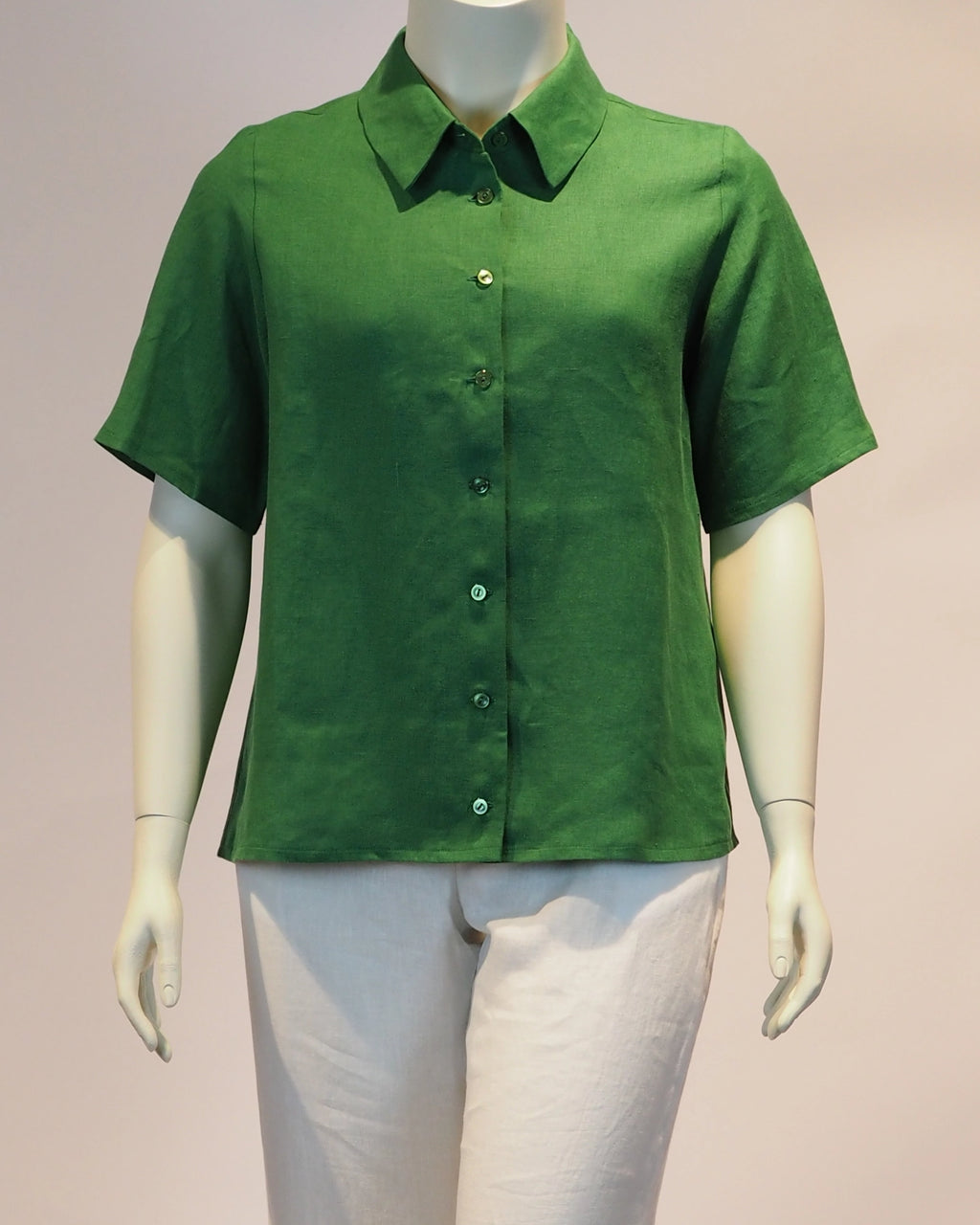 Plus Size Leinen-Shirt Elisa in smaragd von vorn von Katrin Kiesler Berlin