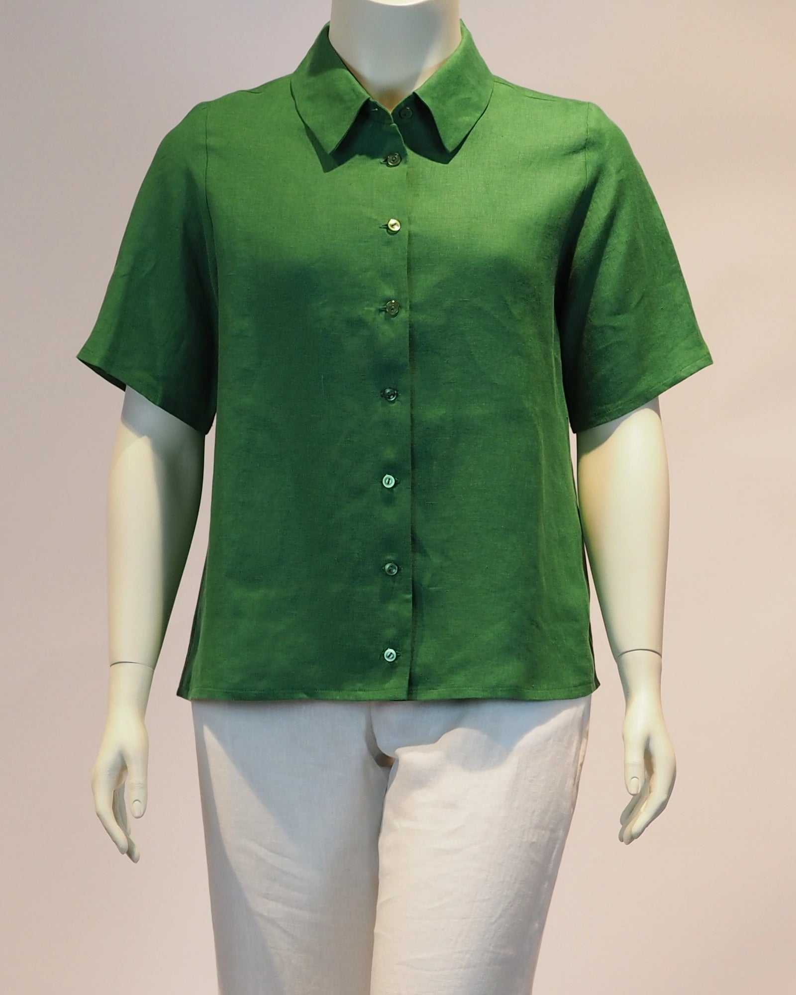 Plus Size Leinen-Shirt Elisa in smaragd von vorn von Katrin Kiesler Berlin