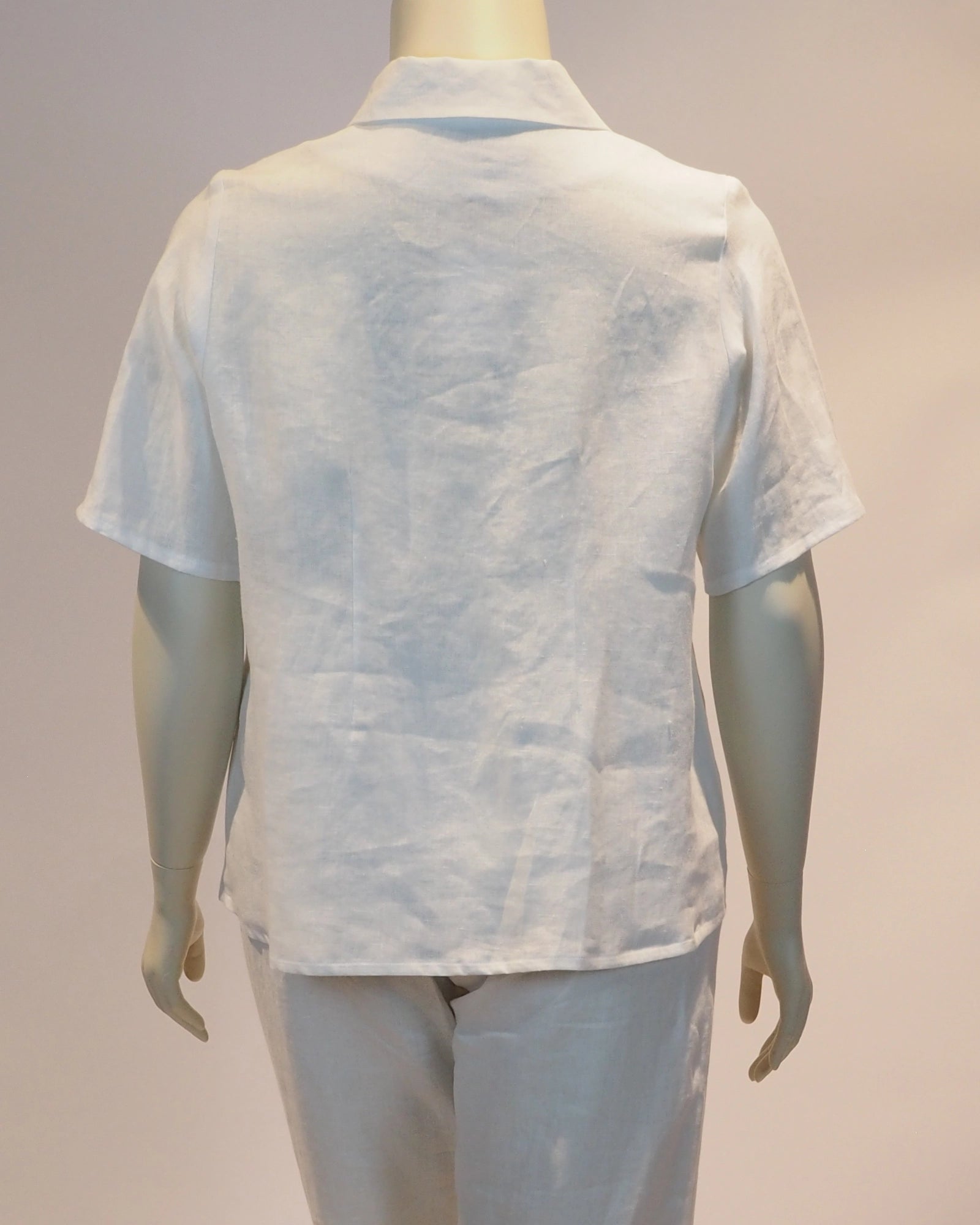 Plus Size Leinen-Shirt Elisa in weiss von hinten von Katrin Kiesler Berlin