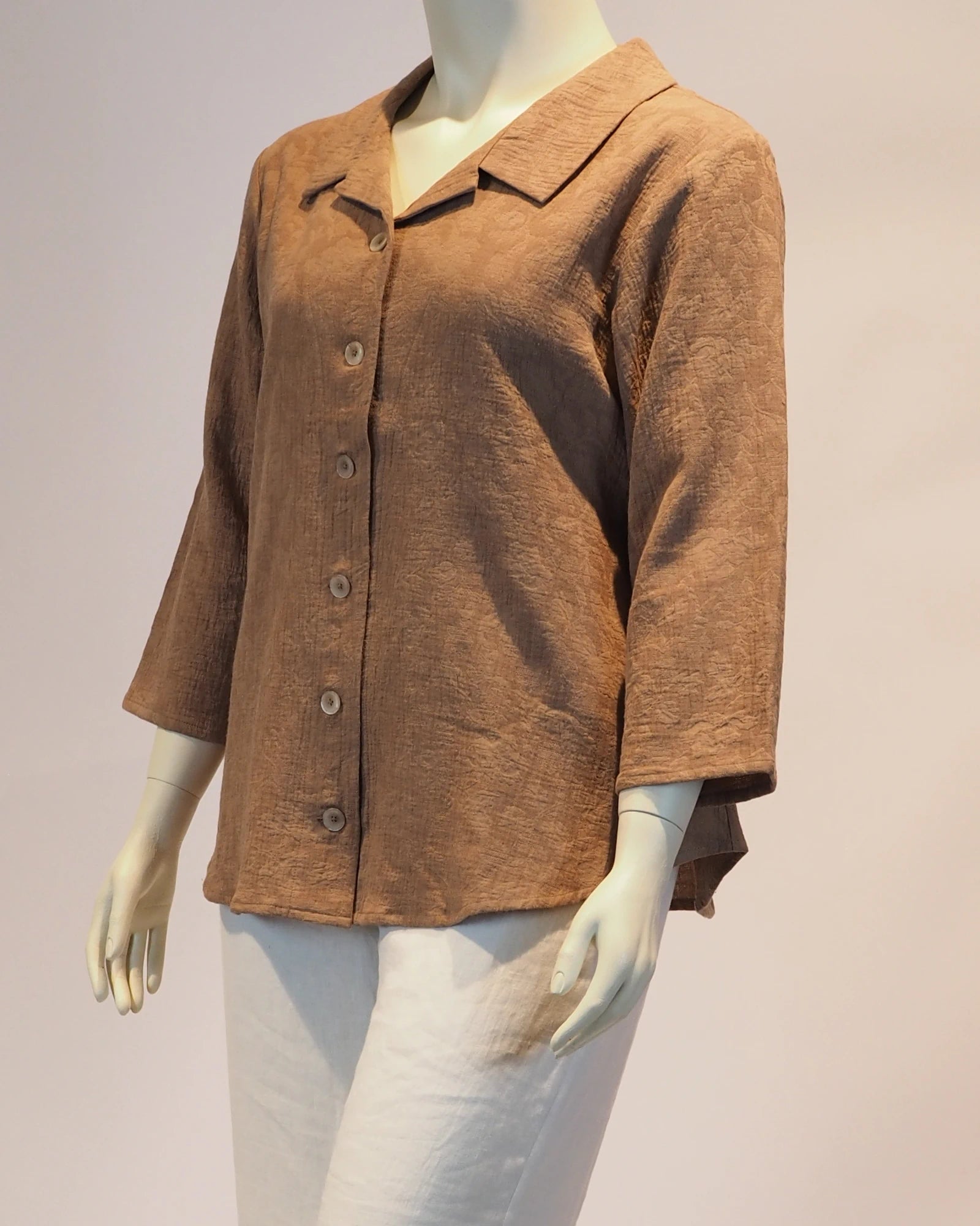 Plus Size Bluse Esmeralda in camel von der Seite von Katrin Kiesler