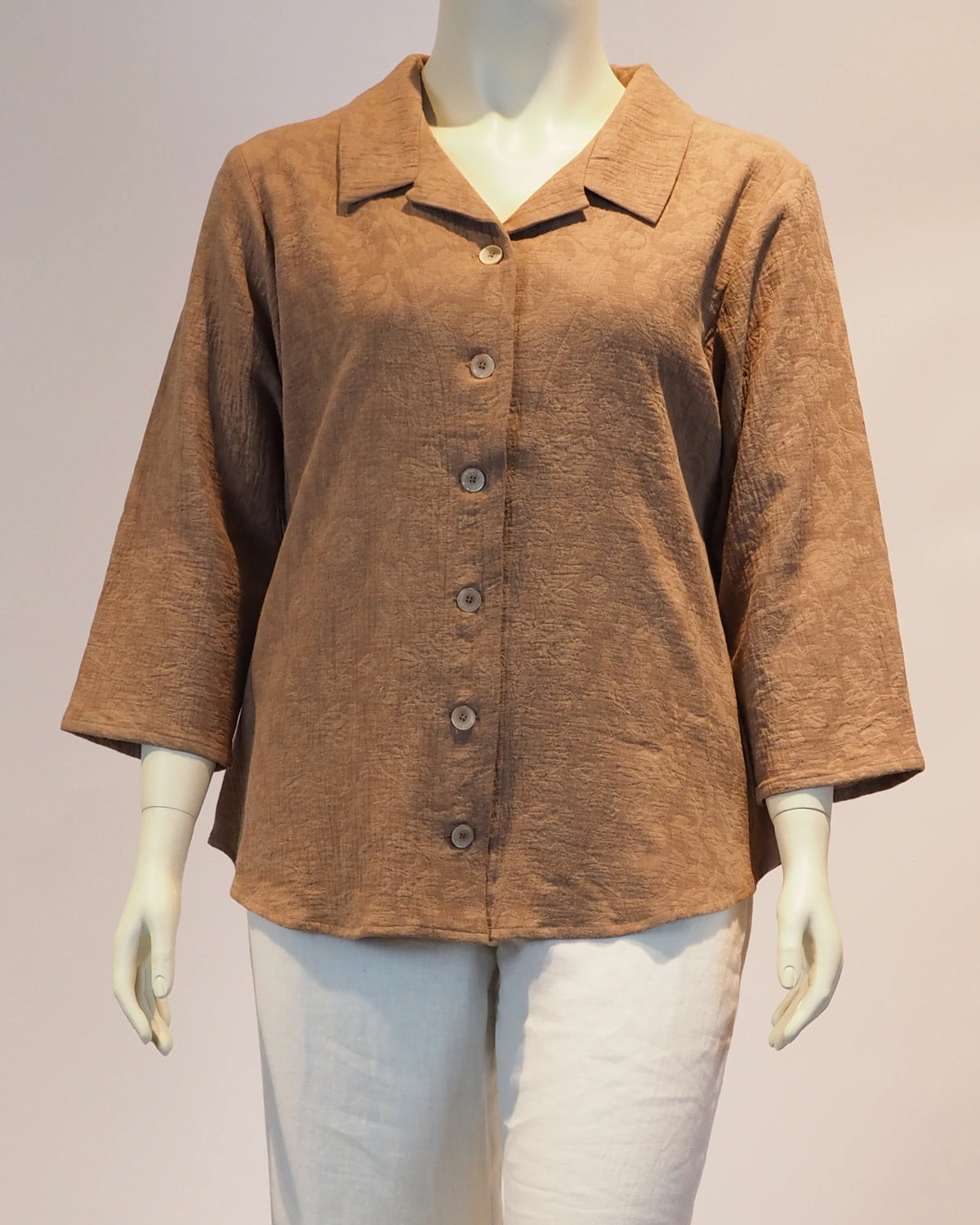 Plus Size Bluse Esmeralda in camel von vorn von Katrin Kiesler