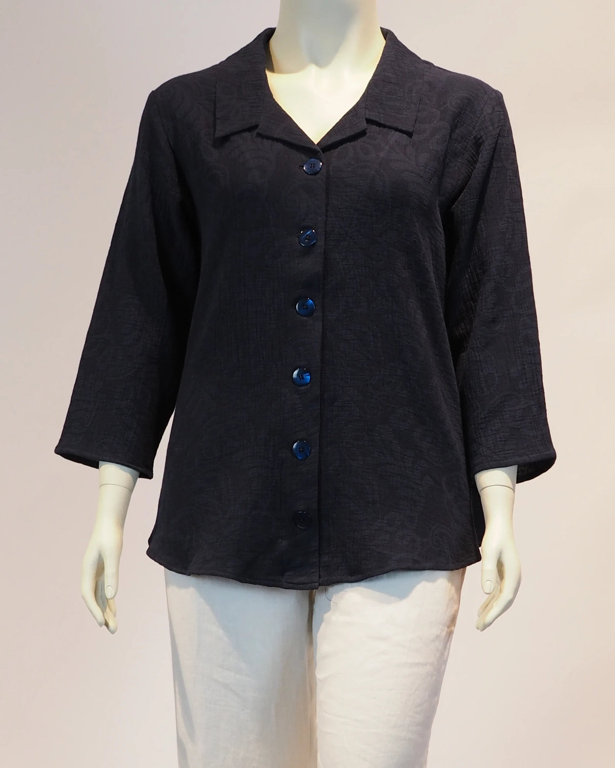 Plus Size Bluse Esmeralda in dunkelblau von vorn von Katrin Kiesler