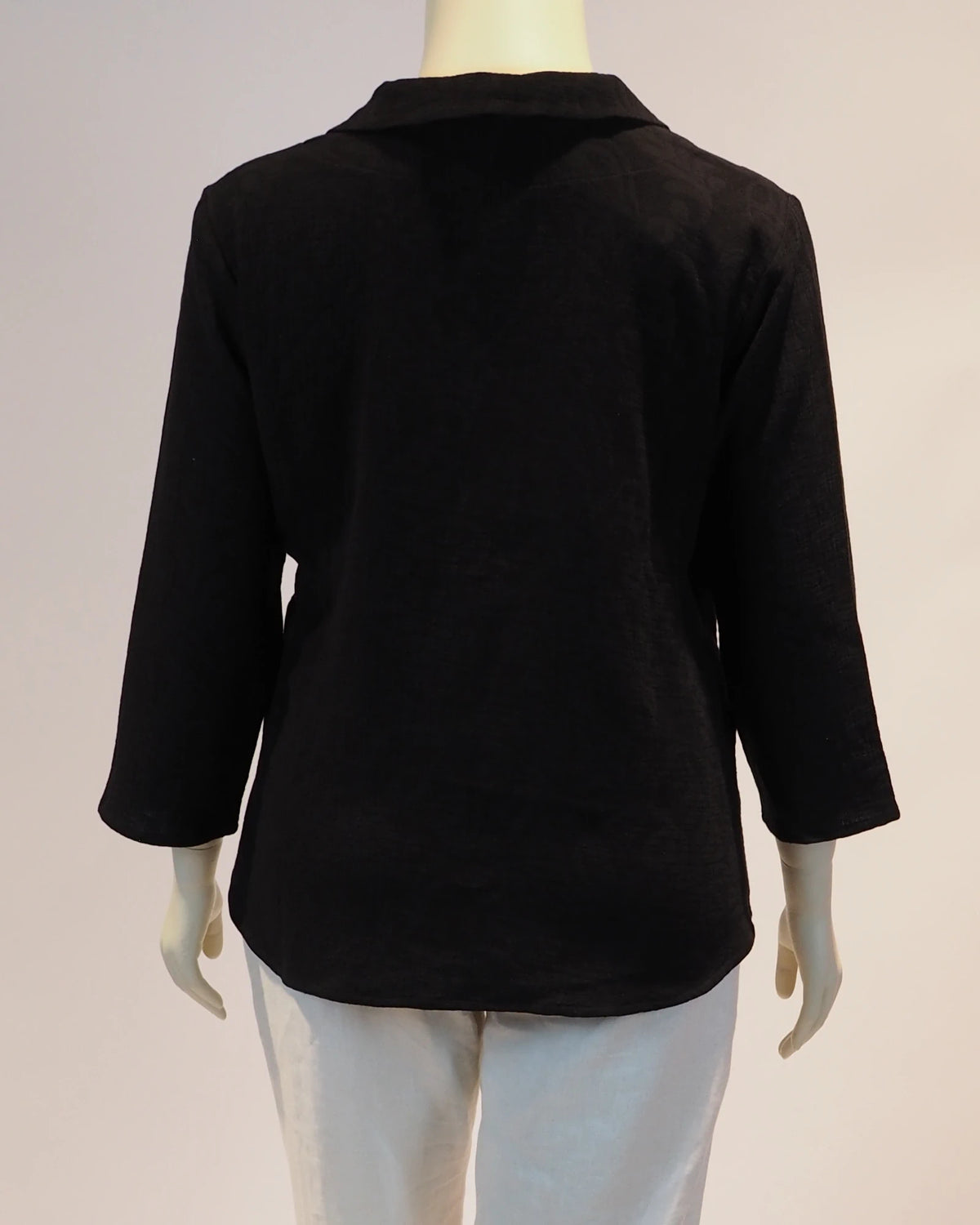 Plus Size Bluse Esmeralda in schwarz von hinten von Katrin Kiesler