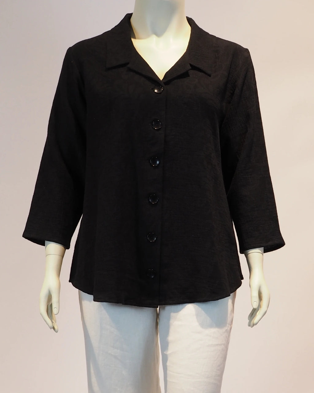 Plus Size Bluse Esmeralda in schwarz von vorn von Katrin Kiesler
