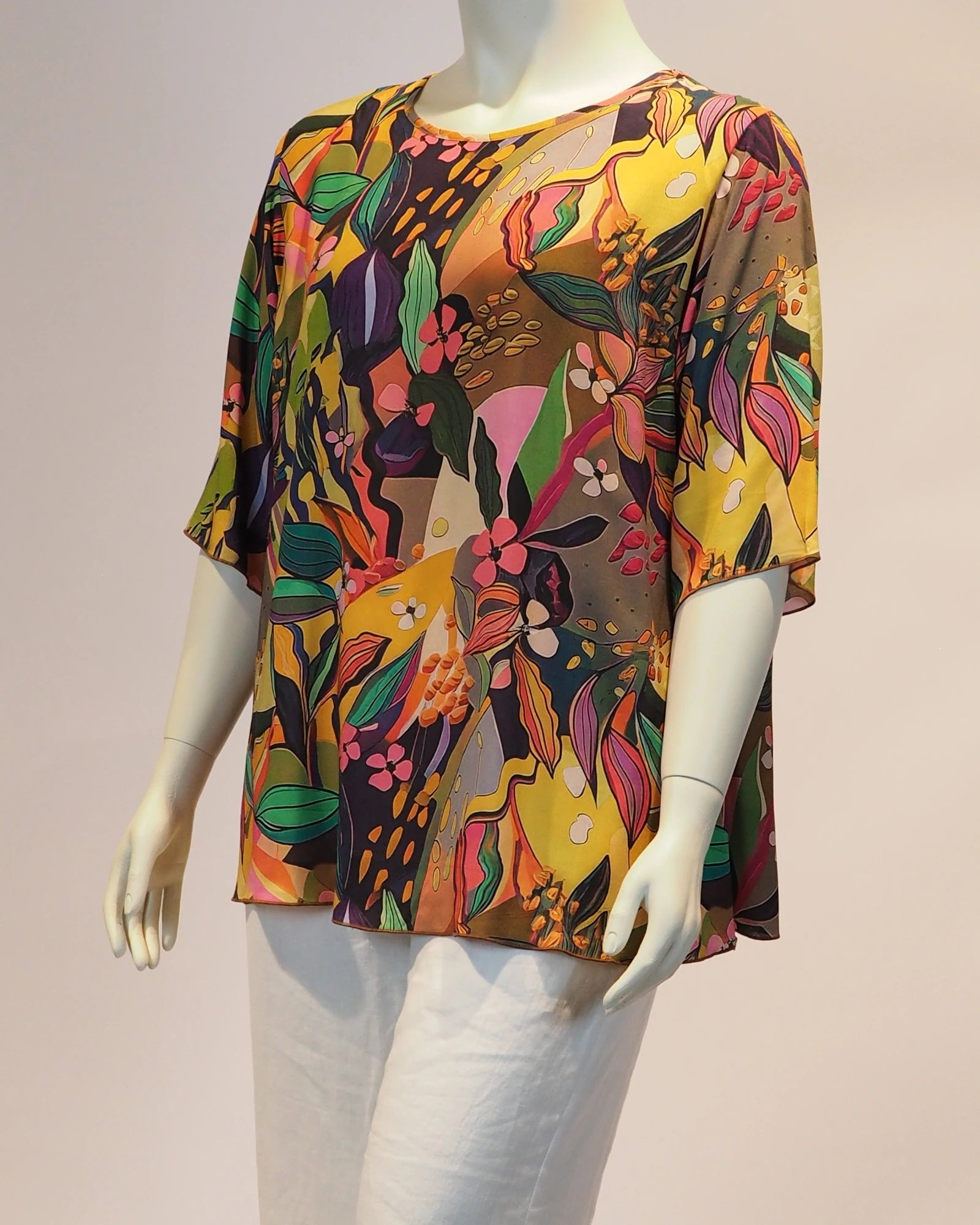 Plus Size Bluse Leonora von der Seite von Katrin Kiesler