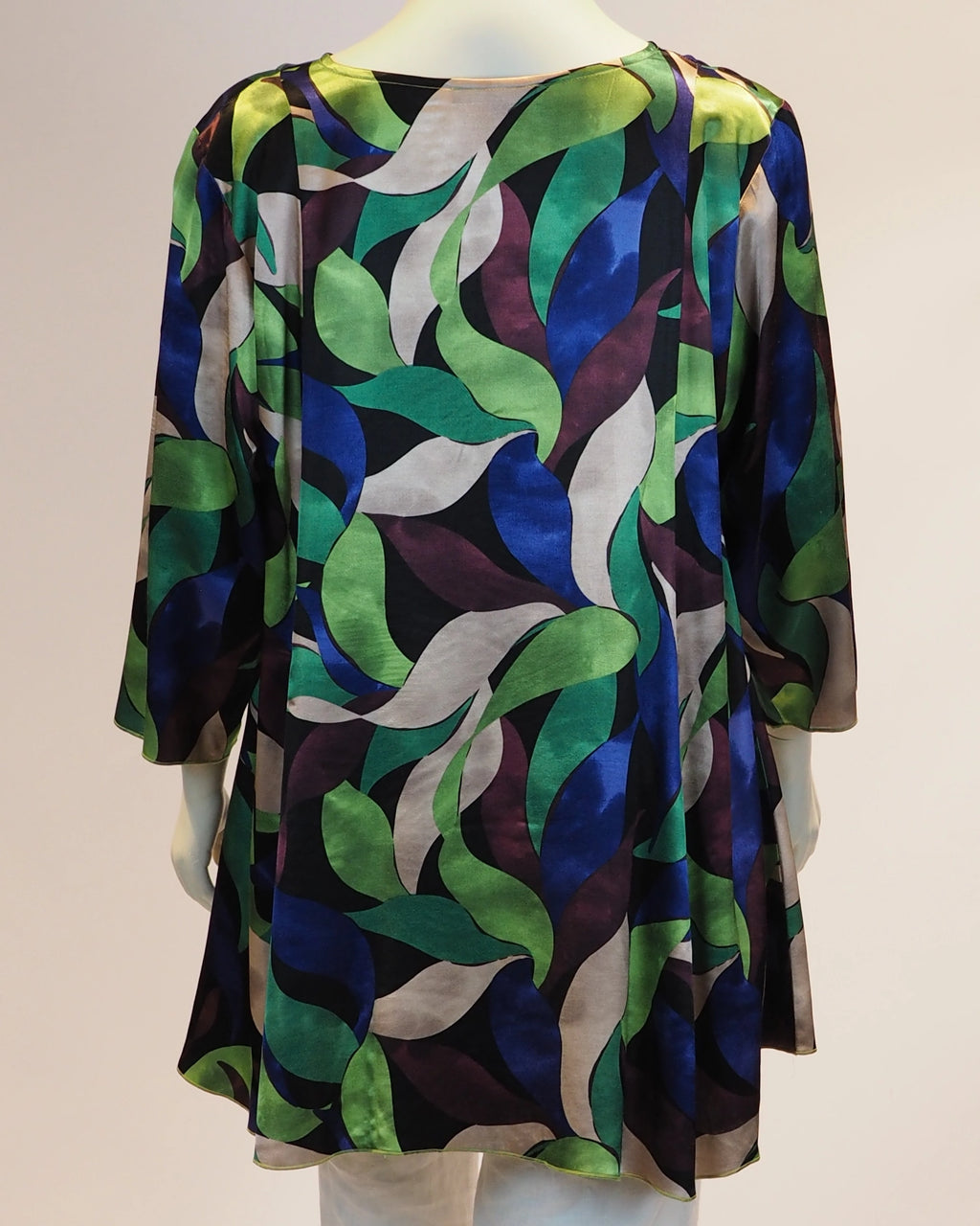 Naturgrüne Plus-Size-Bluse Ronja von Katrin Kiesler Berlin, Rückansicht