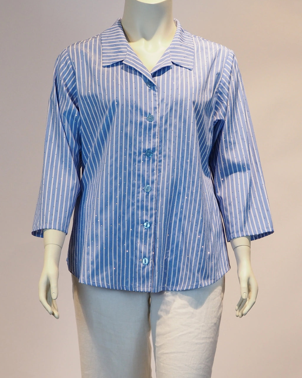Blauweisse Plus-Size-Bluse Valentina von Katrin Kiesler Berlin, Vorderansicht