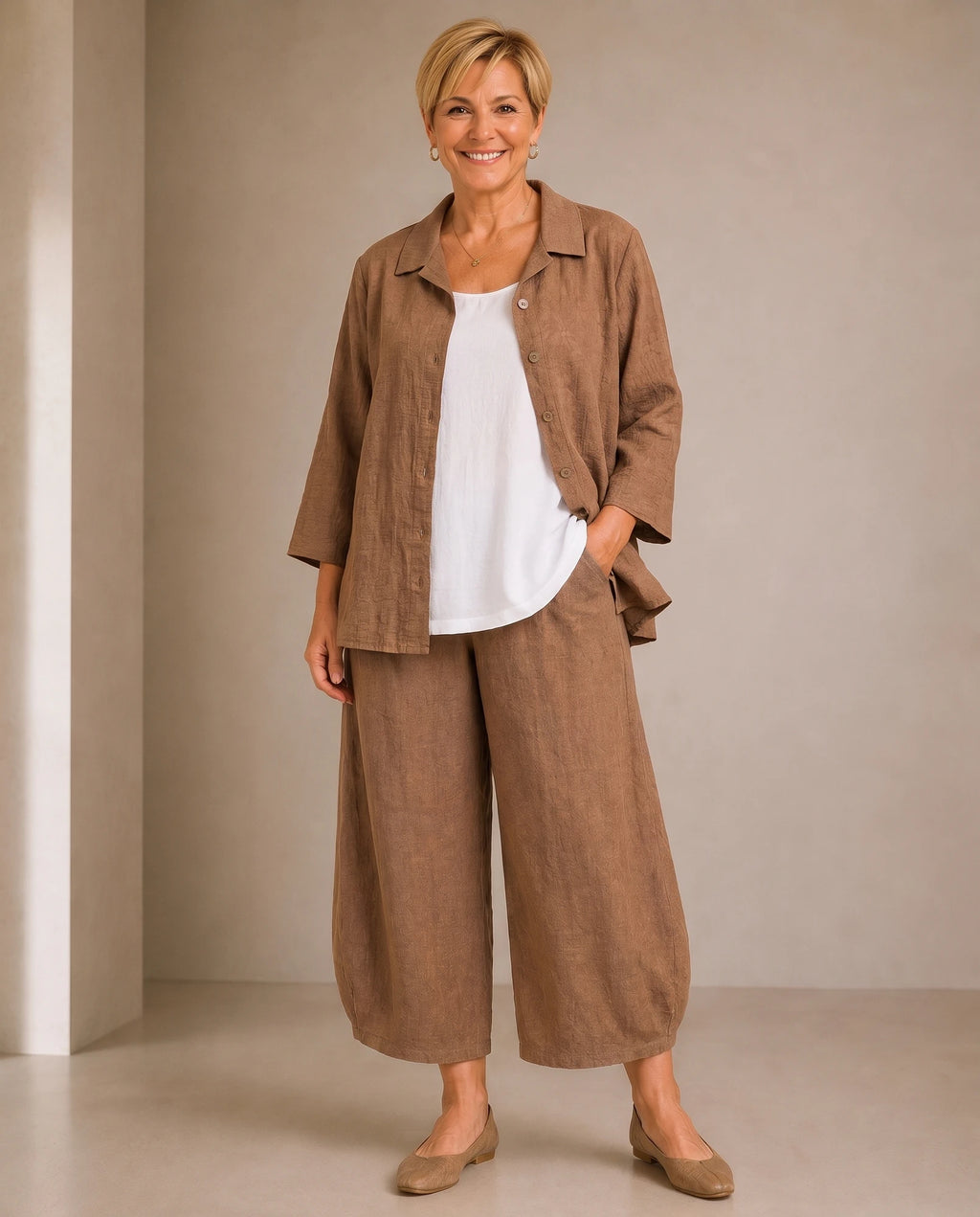 Plus Size Hose Camilla in camel  am Model von Katrin Kiesler