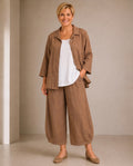 Plus Size Hose Camilla in camel  am Model von Katrin Kiesler
