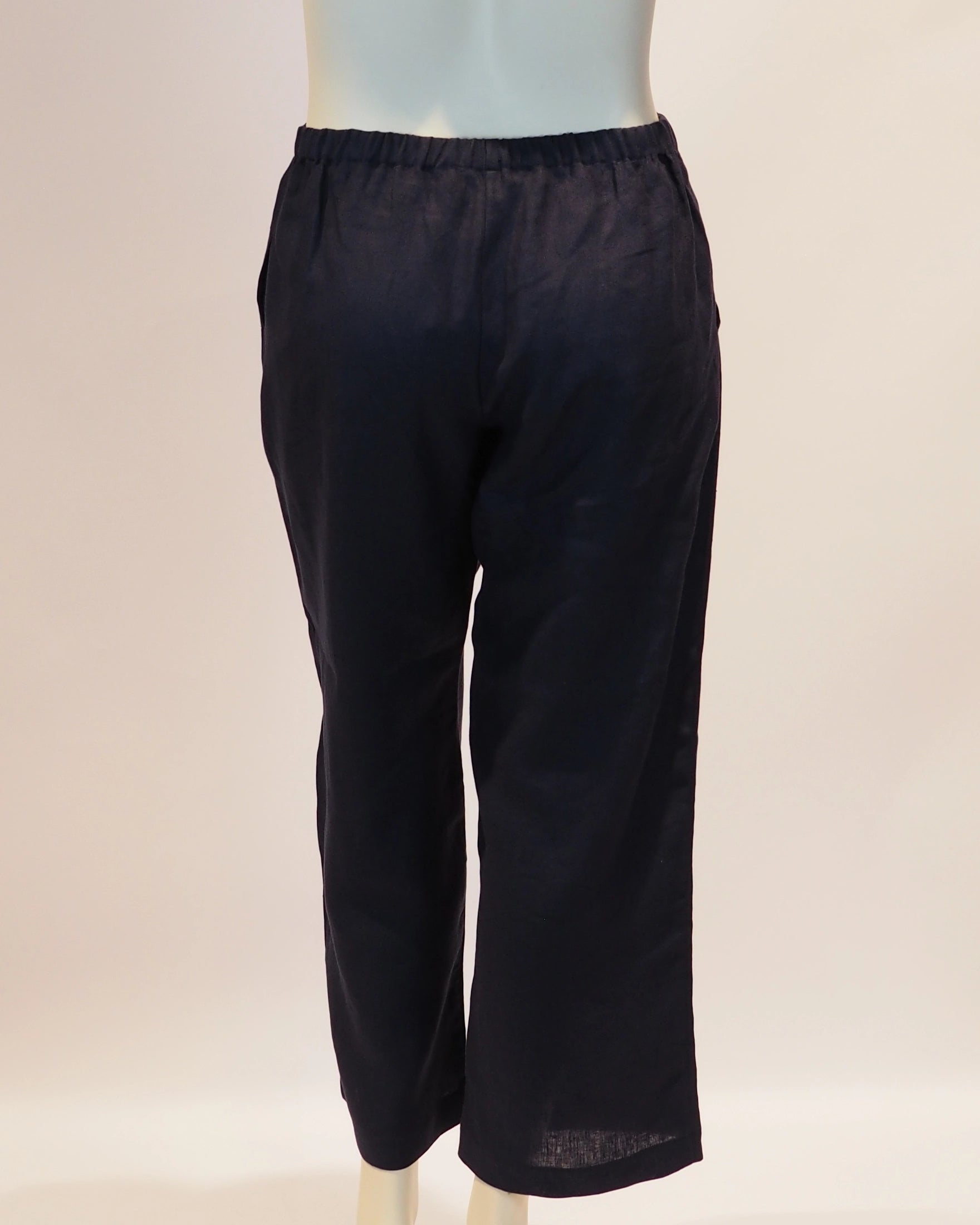 Plus Size Hose Cosima in Marine von hinten von Katrin Kiesler Berlin