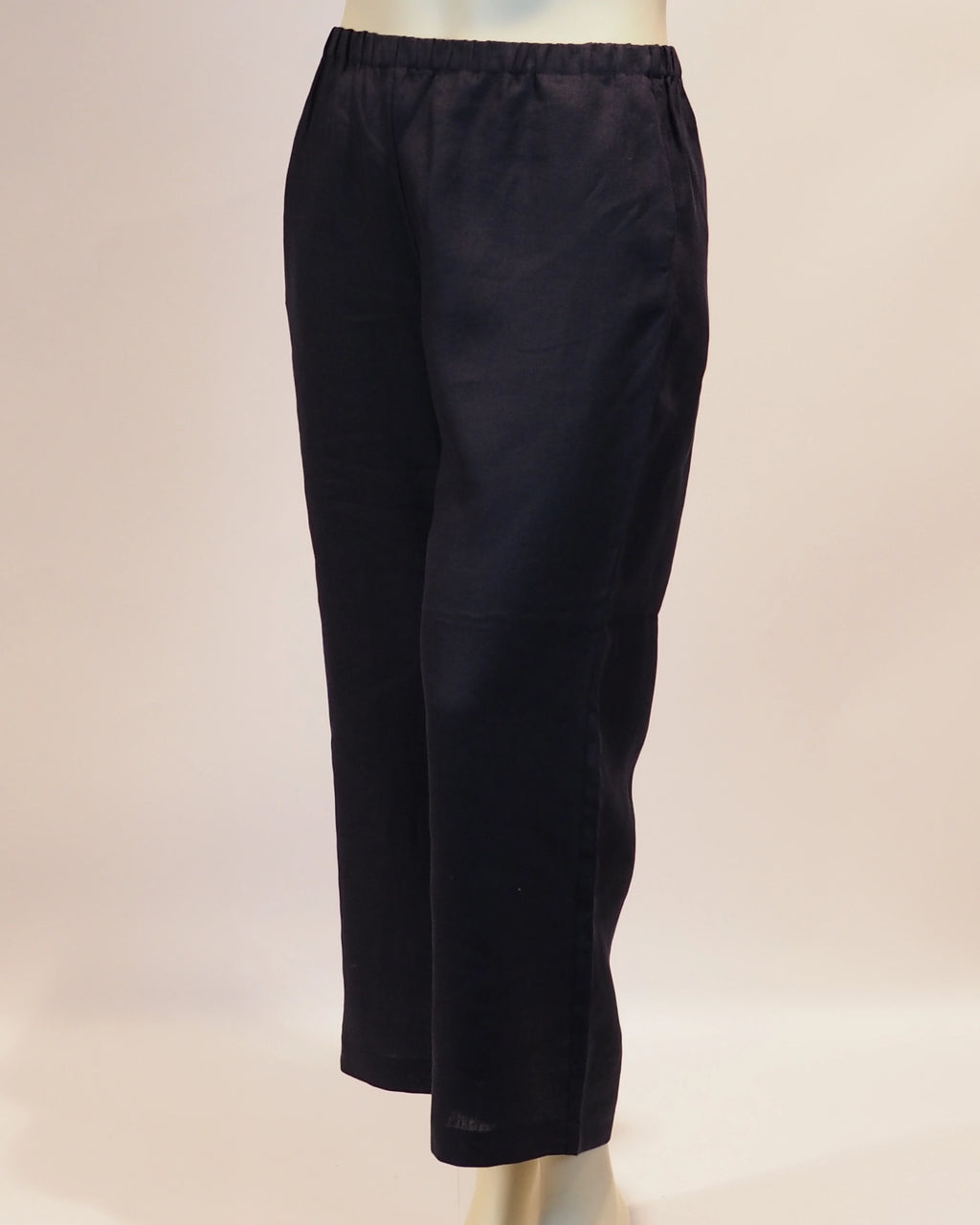 Plus Size Hose Cosima in Marine von der Seite von Katrin Kiesler Berlin