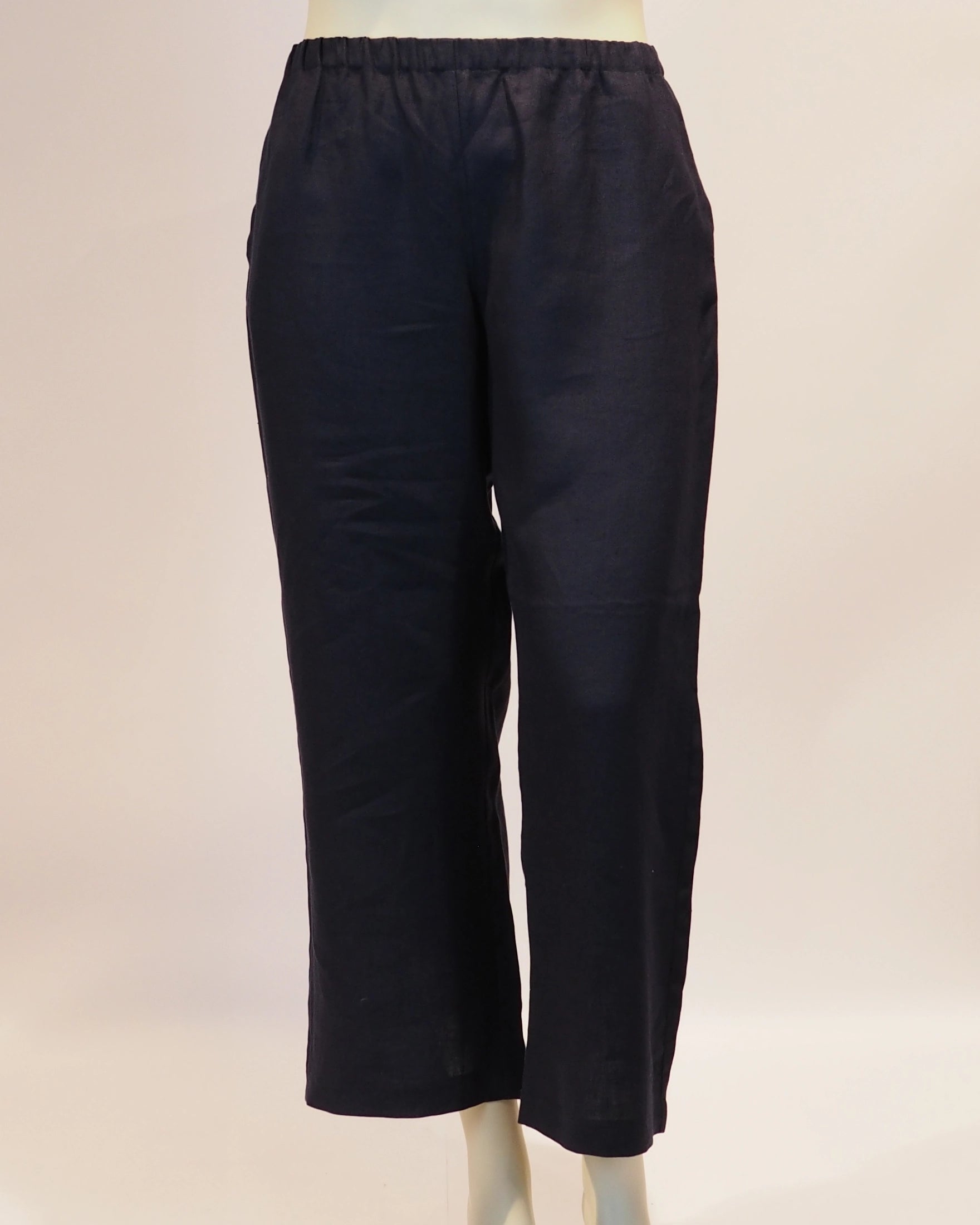 Plus Size Hose Cosima in Marine von vorn von Katrin Kiesler Berlin