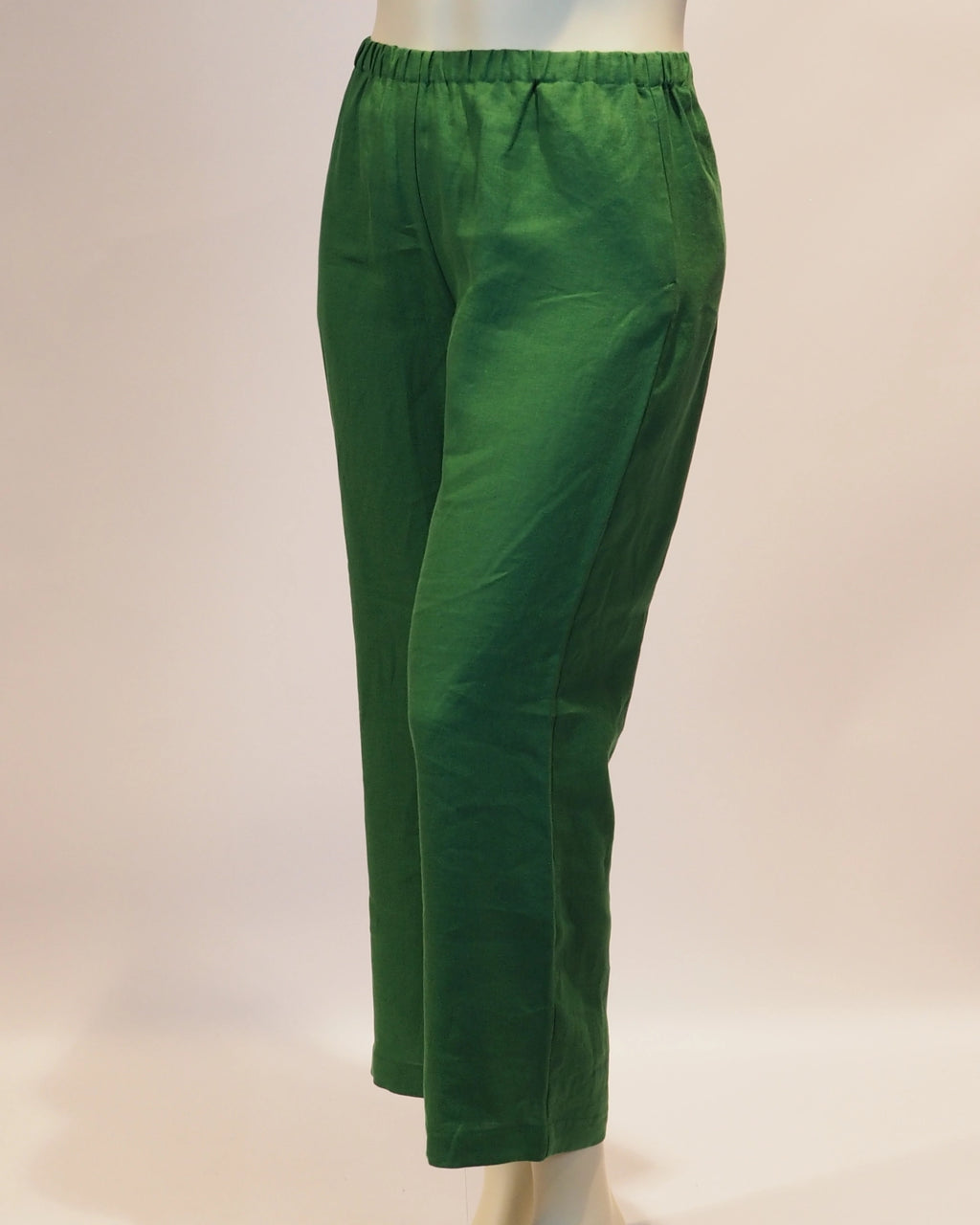 Plus Size Hose Cosima in Smaragd von der Seite von Katrin Kiesler Berlin