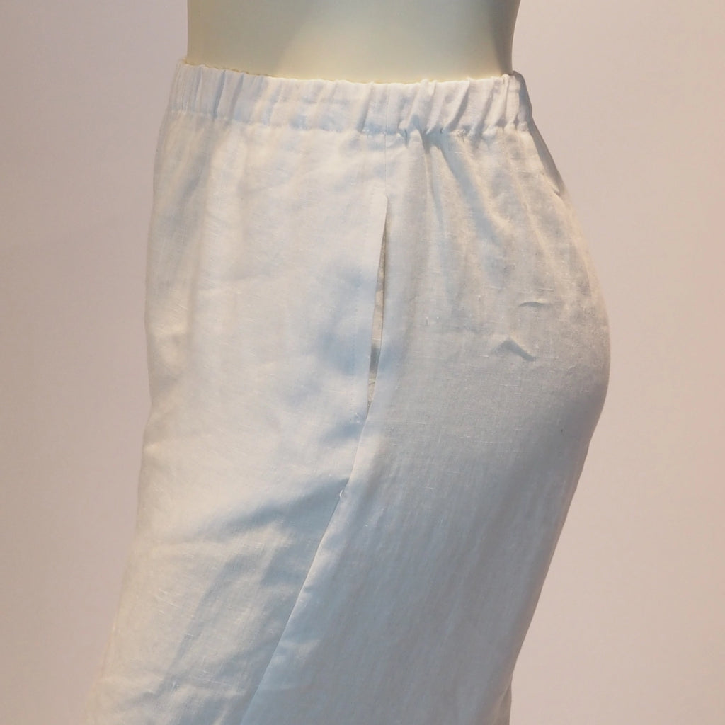 Plus Size Hose Cosima in Weiss an der  Hosentasche von Katrin Kiesler Berlin