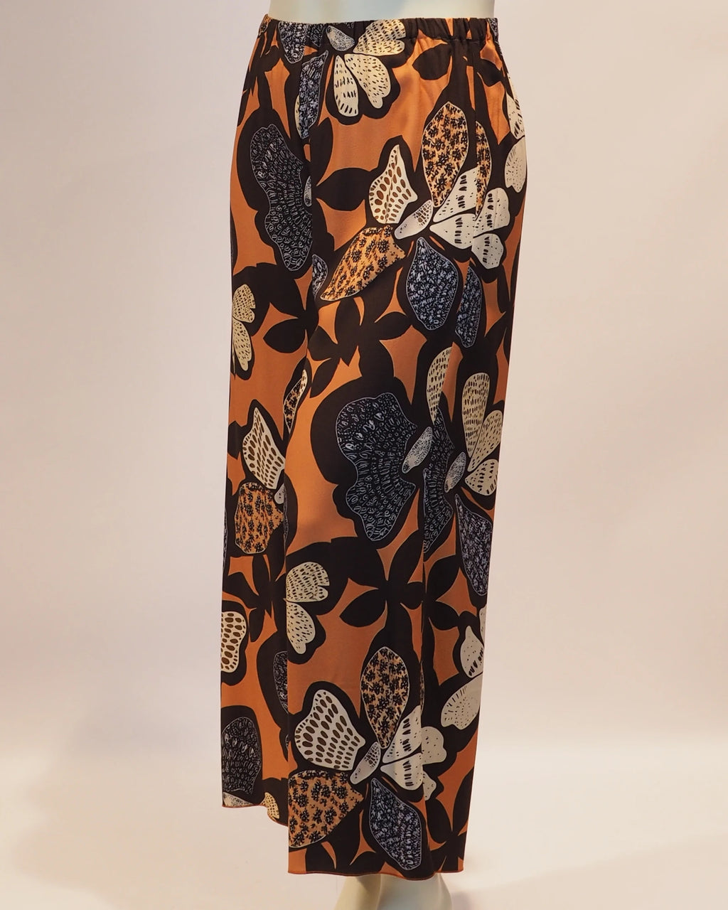 Plus Size Hose Greta von der Seite von Katrin Kiesler Berlin
