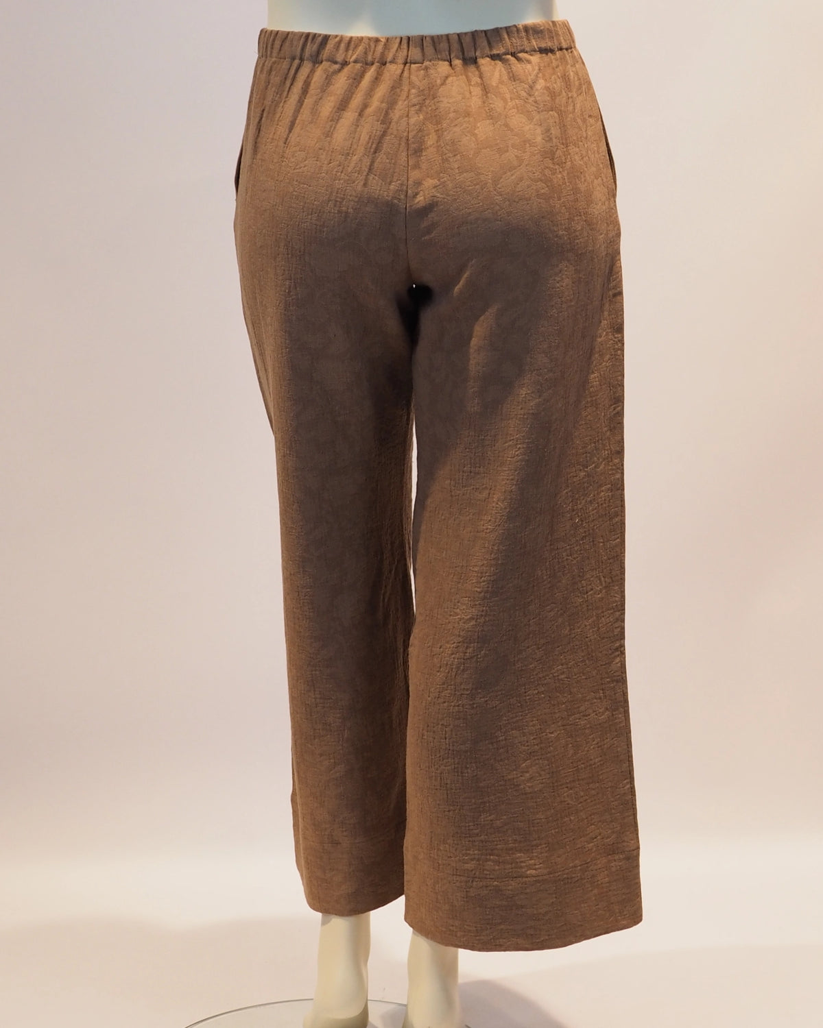 Plus Size Hose Hedda in camel von hinten von Katrin Kiesler
