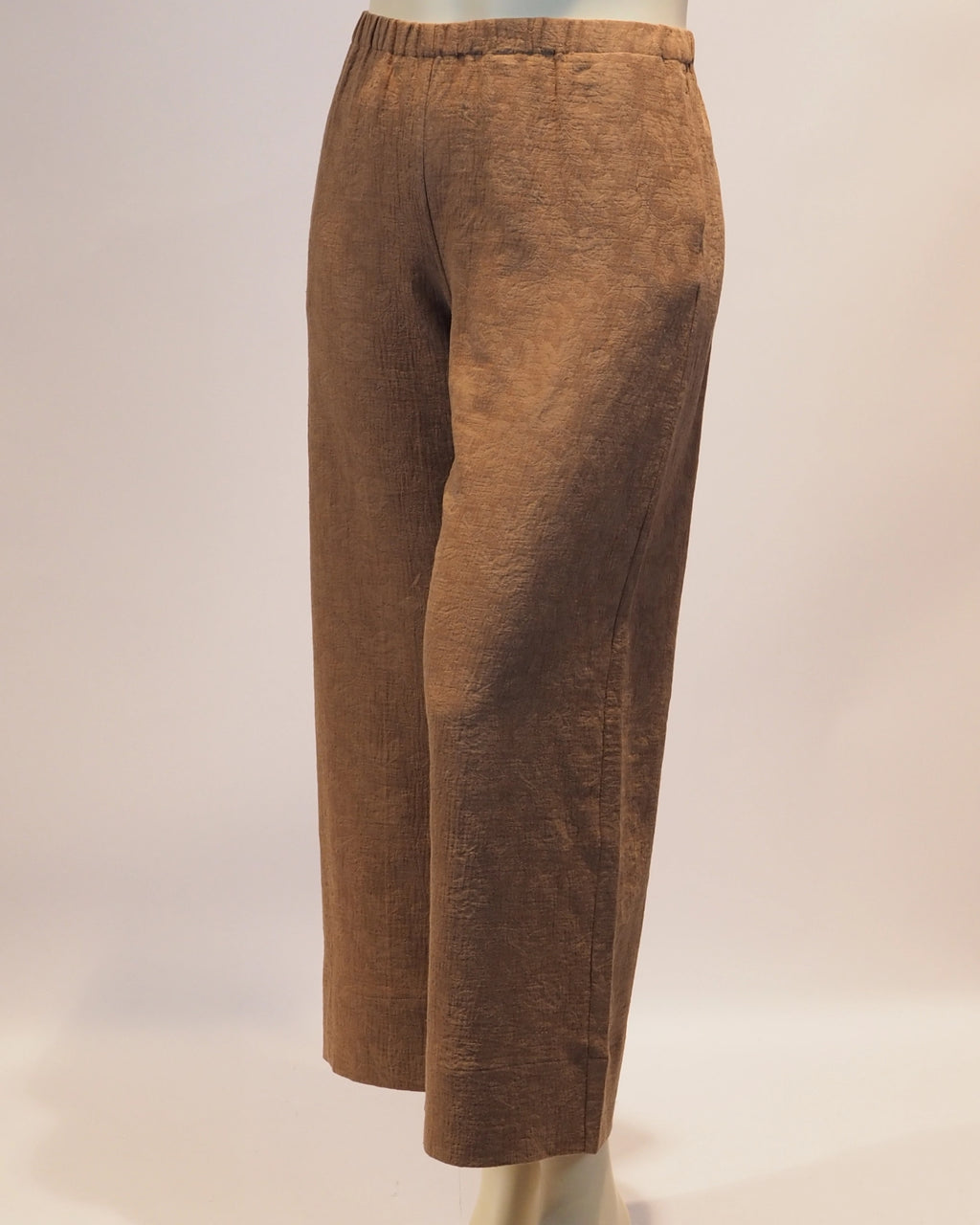 Plus Size Hose Hedda in camel von der Seite von Katrin Kiesler