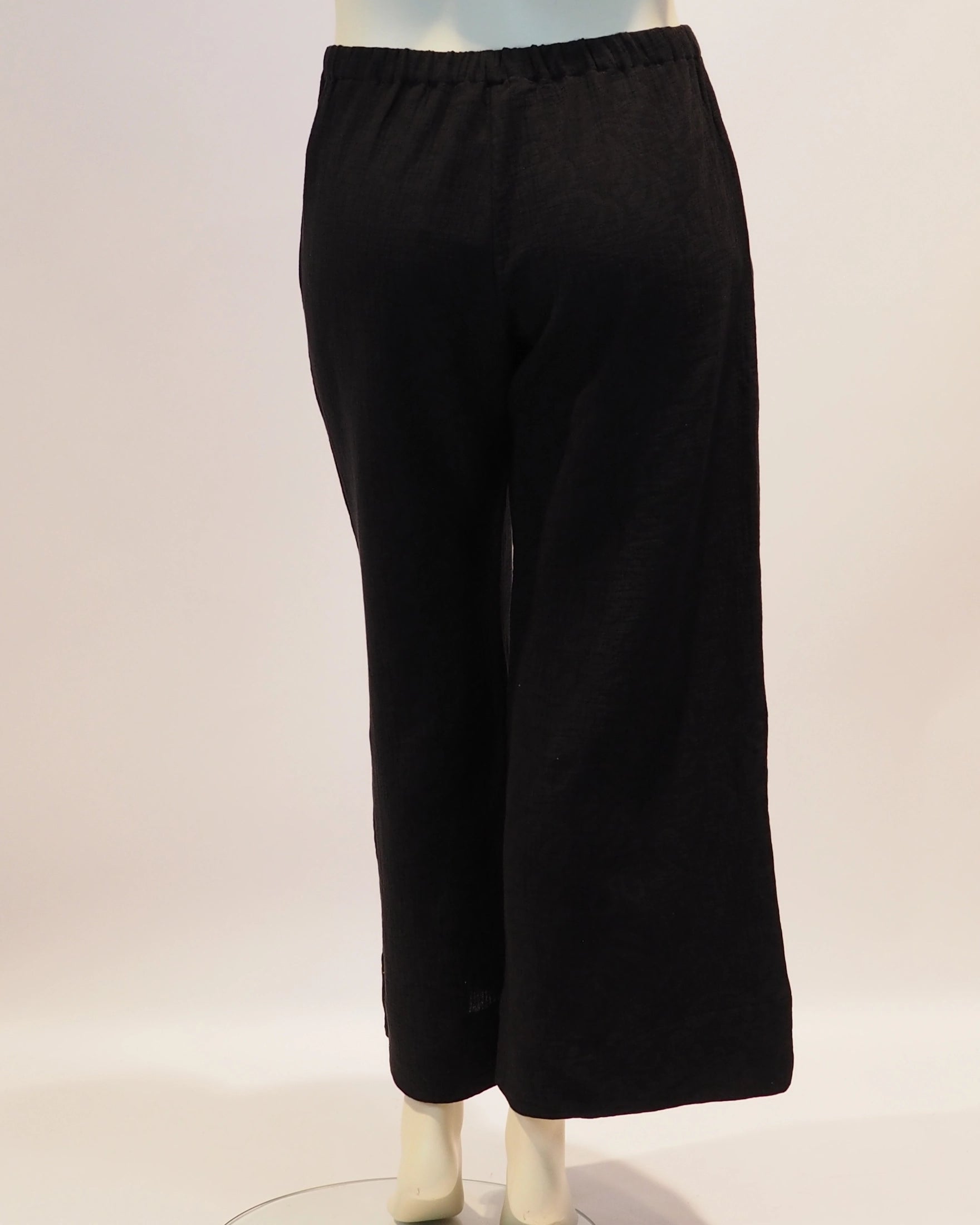 Plus Size Hose Hedda in schwarz von hinten von Katrin Kiesler