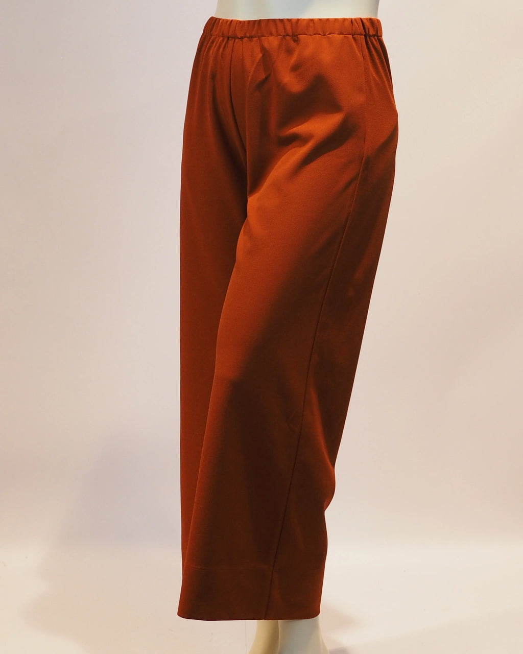 Rostfarbene Plus-Size-Hose Olivia von Katrin Kiesler Berlin, Seitenansicht