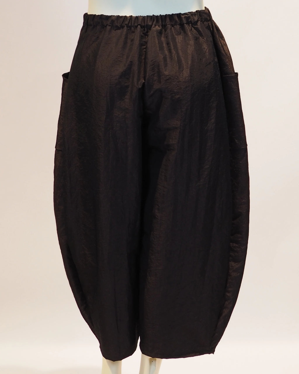 Bordeauxfarbene Plus-Size-Hose Pia von Katrin Kiesler Berlin, Rückanansicht
