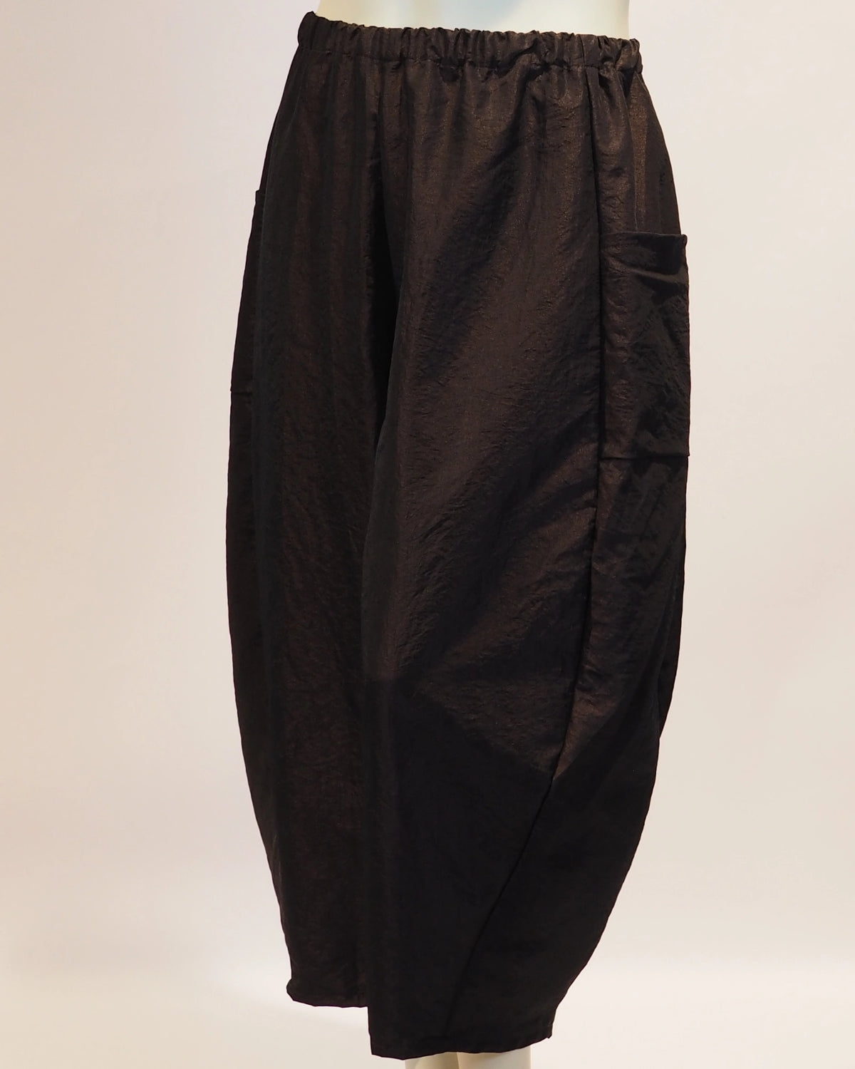 Bordeauxfarbene Plus-Size-Hose Pia von Katrin Kiesler Berlin, Seitenansicht