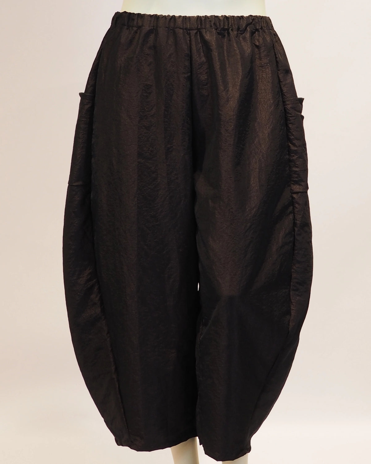 Bordeauxfarbene Plus-Size-Hose Pia von Katrin Kiesler Berlin, Vorderansicht