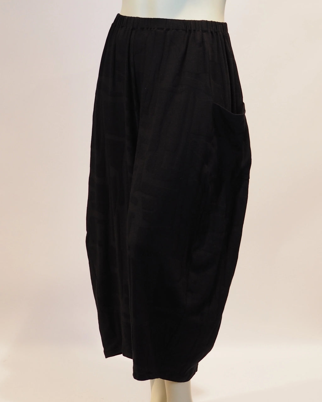Schwarze Plus-Size-Hose Serena von Katrin Kiesler Berlin, Seitenansicht