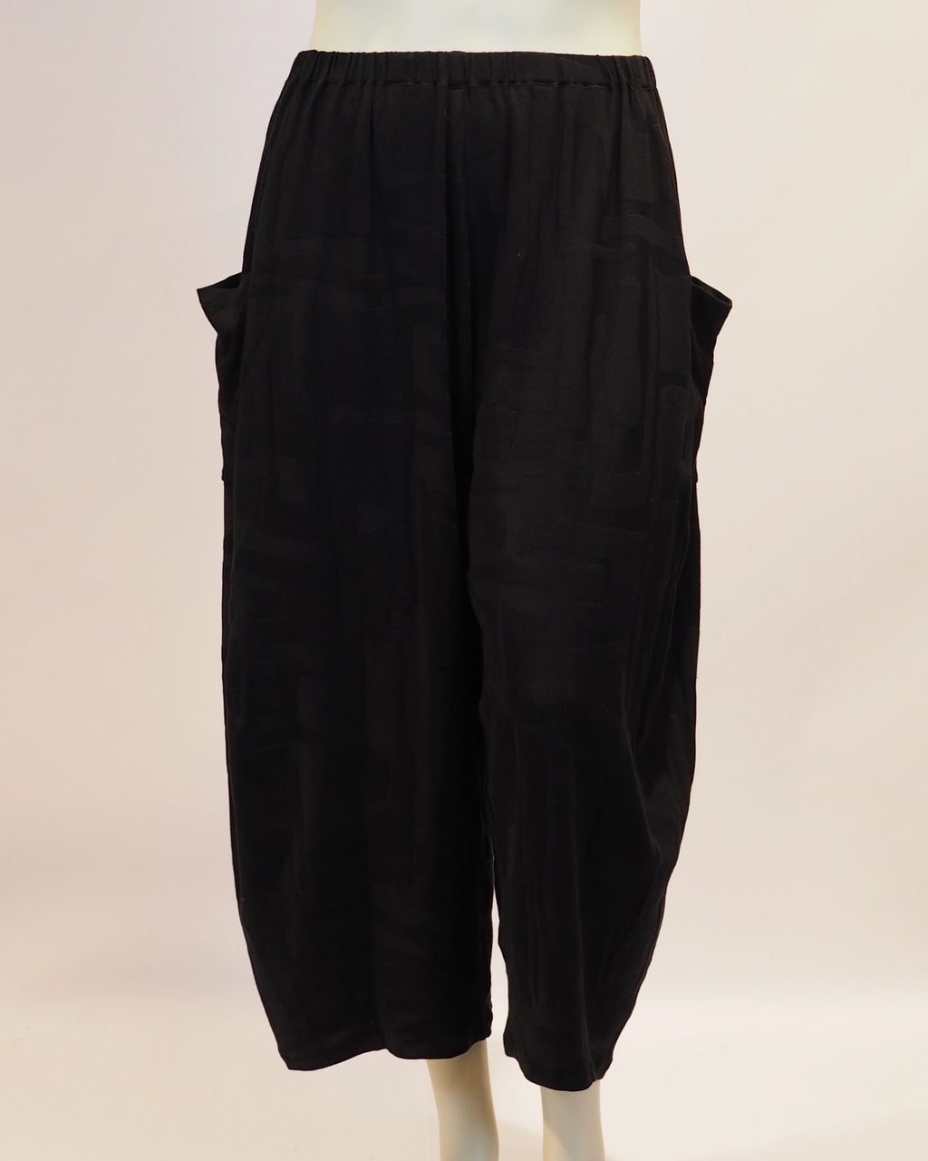 Schwarze Plus-Size-Hose Serena von Katrin Kiesler Berlin, Vorderansicht