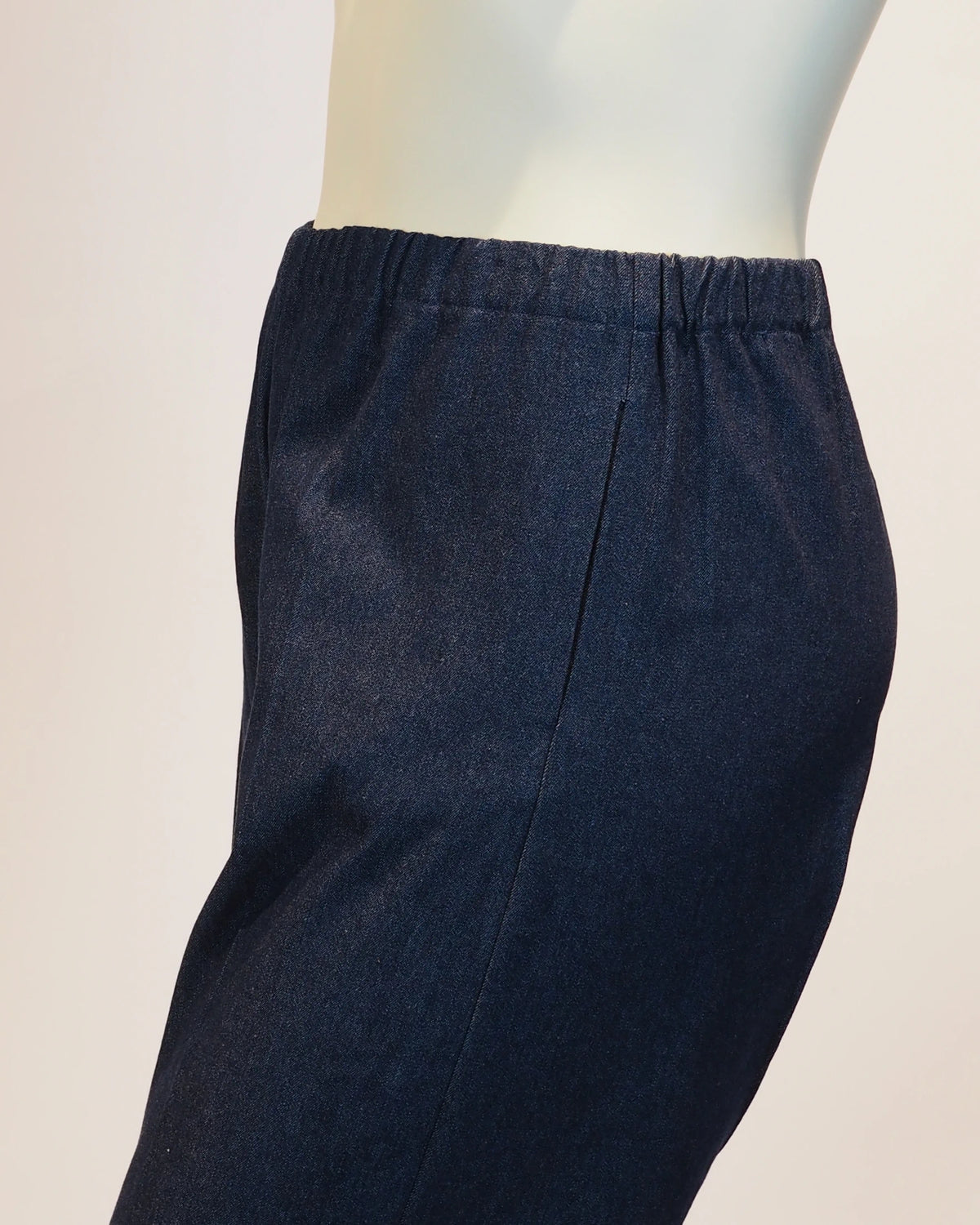 Blaue Plus-Size-Hose Toni von Katrin Kiesler Berlin, Detail Tasche
