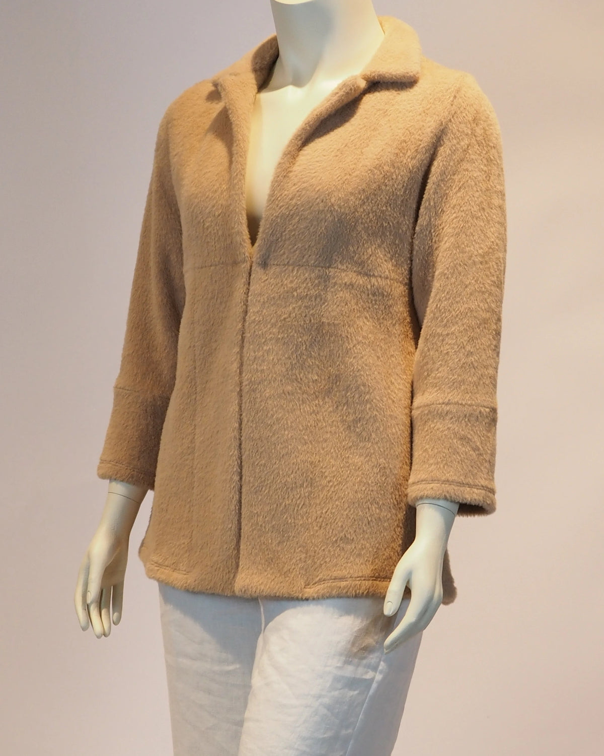 Camelfarbene Plus-Size-Jacke Lisa von Katrin Kiesler Berlin, Seitenansicht
