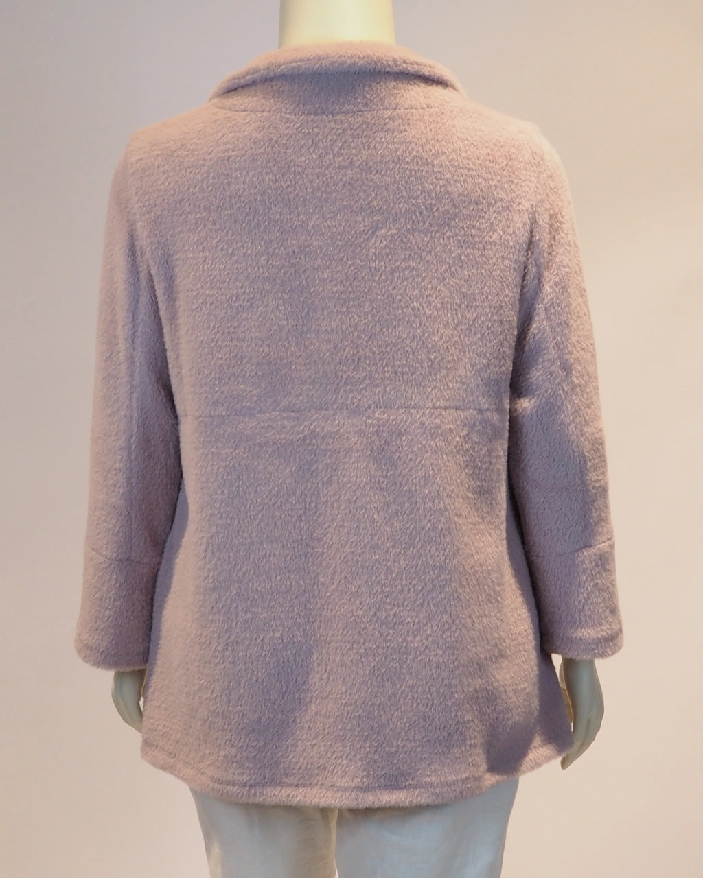 Fliederfarbene Plus-Size-Jacke Lisa von Katrin Kiesler Berlin, Rückansicht