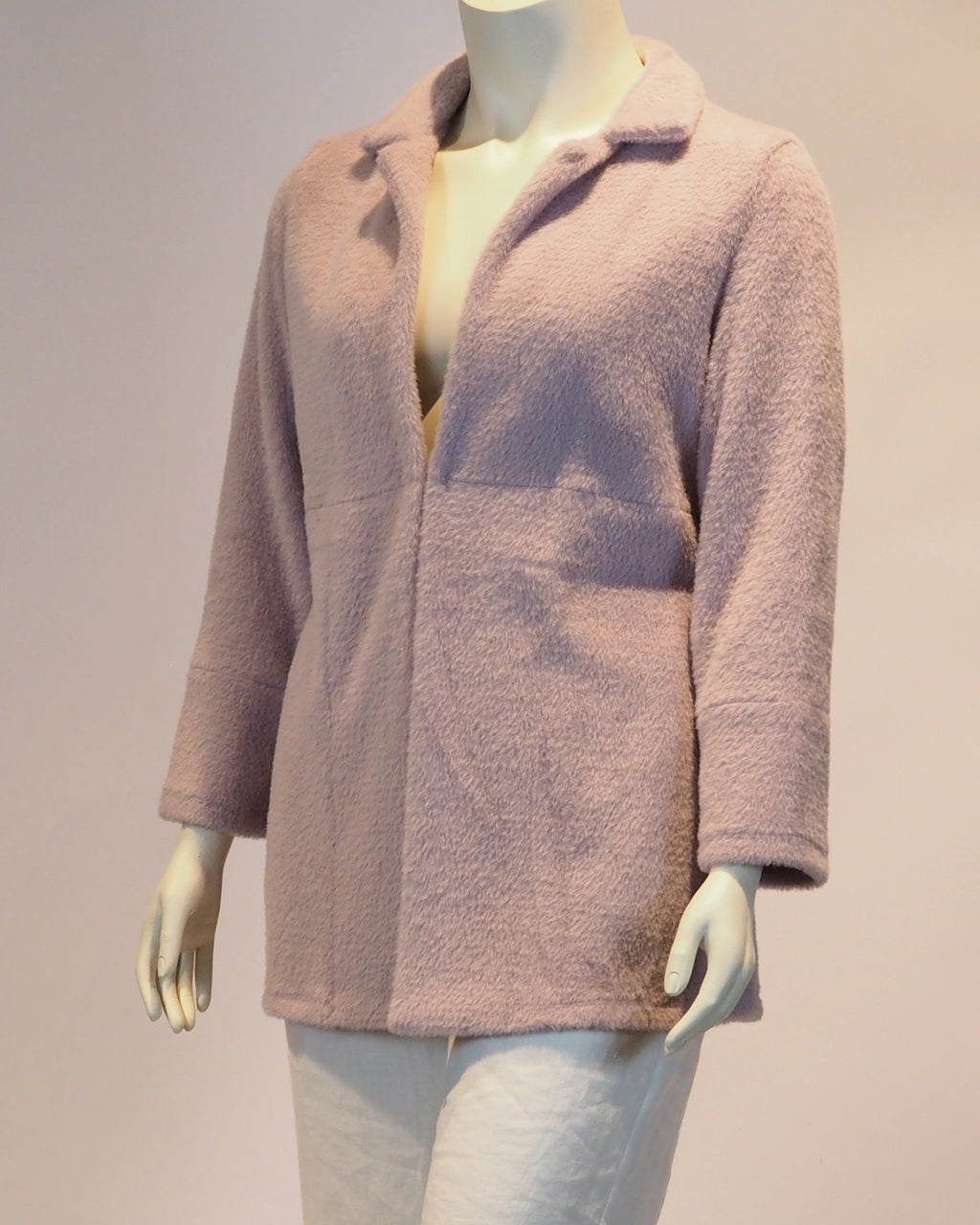 Fliederfarbene Plus-Size-Jacke Lisa von Katrin Kiesler Berlin, Seitenansicht
