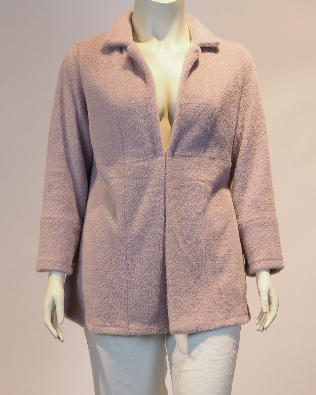 Fliederfarbene Plus-Size-Jacke Lisa von Katrin Kiesler Berlin, Vorderansicht