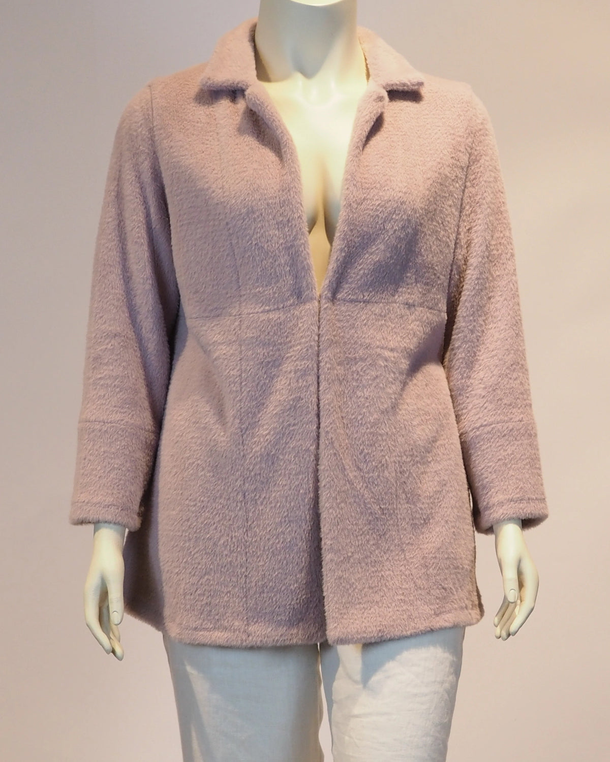 Fliederfarbene Plus-Size-Jacke Lisa von Katrin Kiesler Berlin, Vorderansicht
