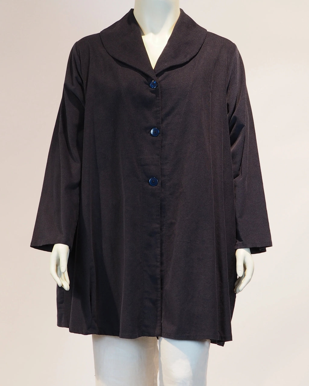 Blauer Plus-Size-Mantel Loredana von Katrin Kiesler Berlin, Vorderansicht