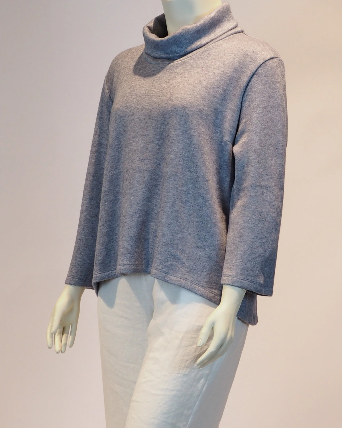 Blaugrauer Plus-Size-Pullover Elena von Katrin Kiesler Berlin,Seitenansicht