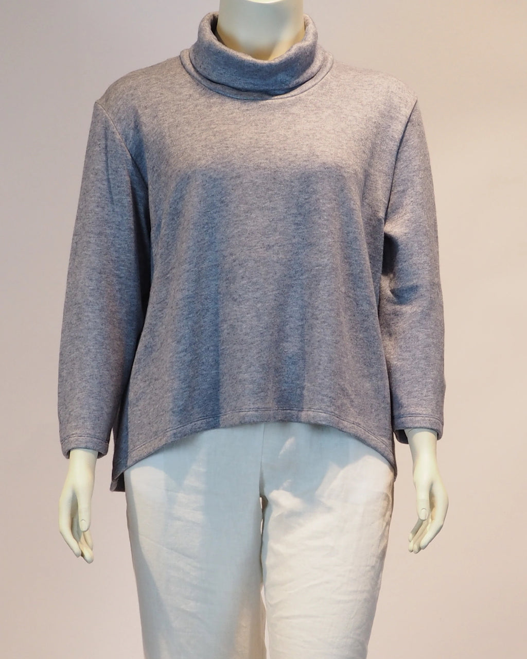 Blaugrauer Plus-Size-Pullover Elena von Katrin Kiesler Berlin,Vorderansicht