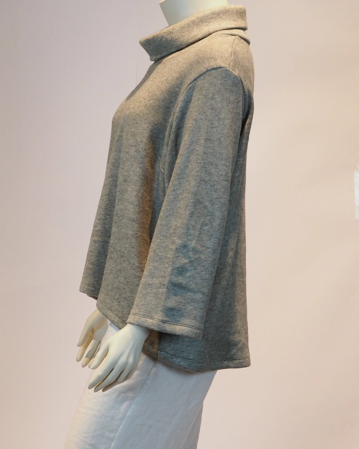 Grünerr Plus-Size-Pullover Elena von Katrin Kiesler Berlin, Detail Länge