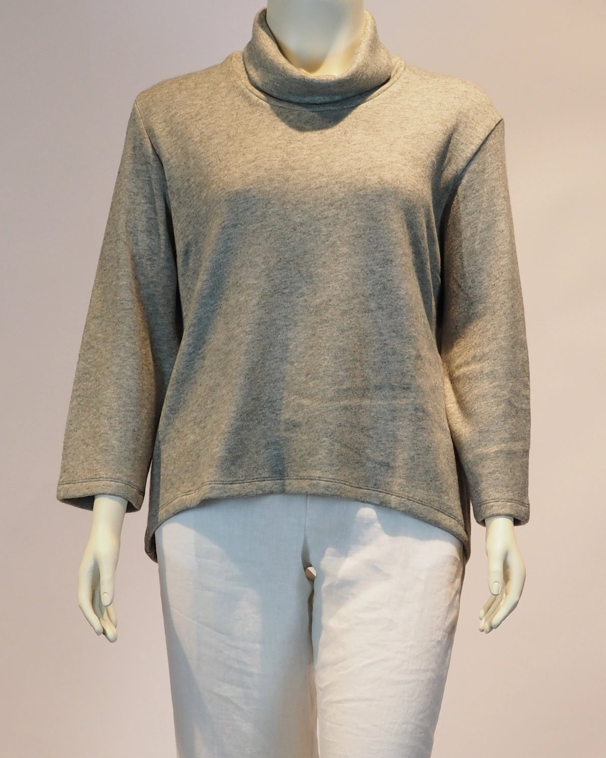 Grüner Plus-Size-Pullover Elena von Katrin Kiesler Berlin, Vorderansicht