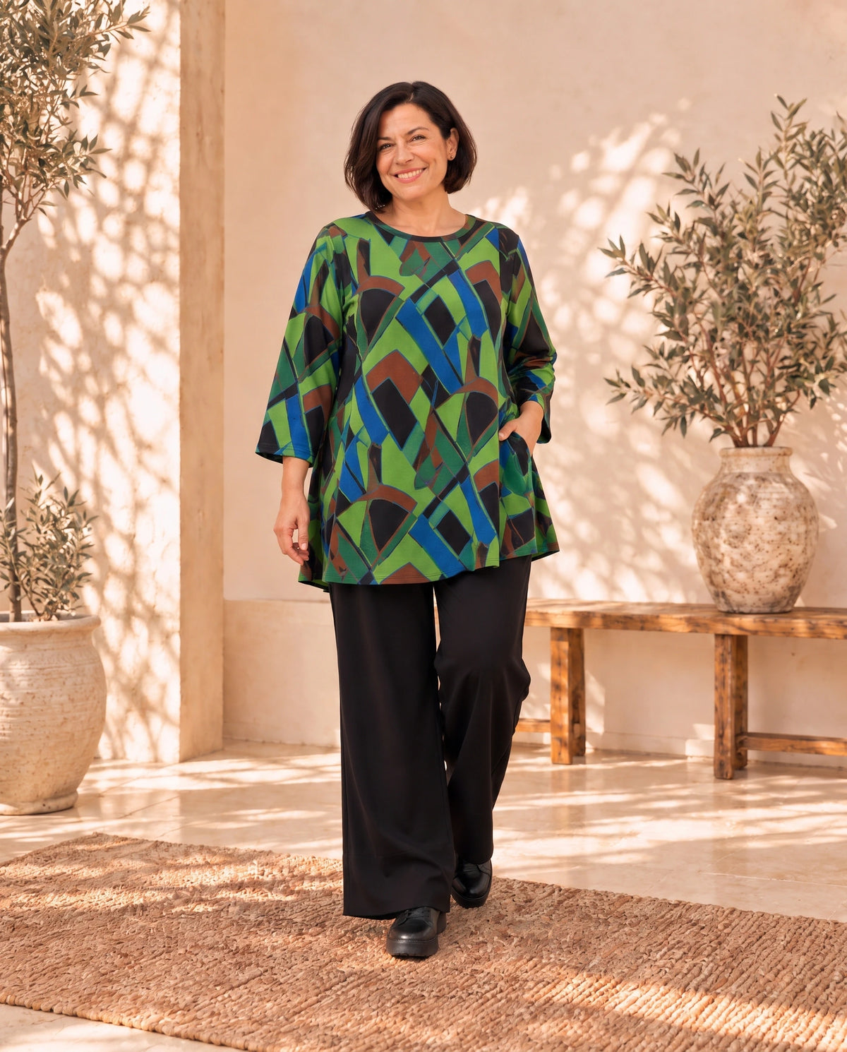 Grüner Plus-Size-Pullover Elli von Katrin Kiesler Berlin, am Model