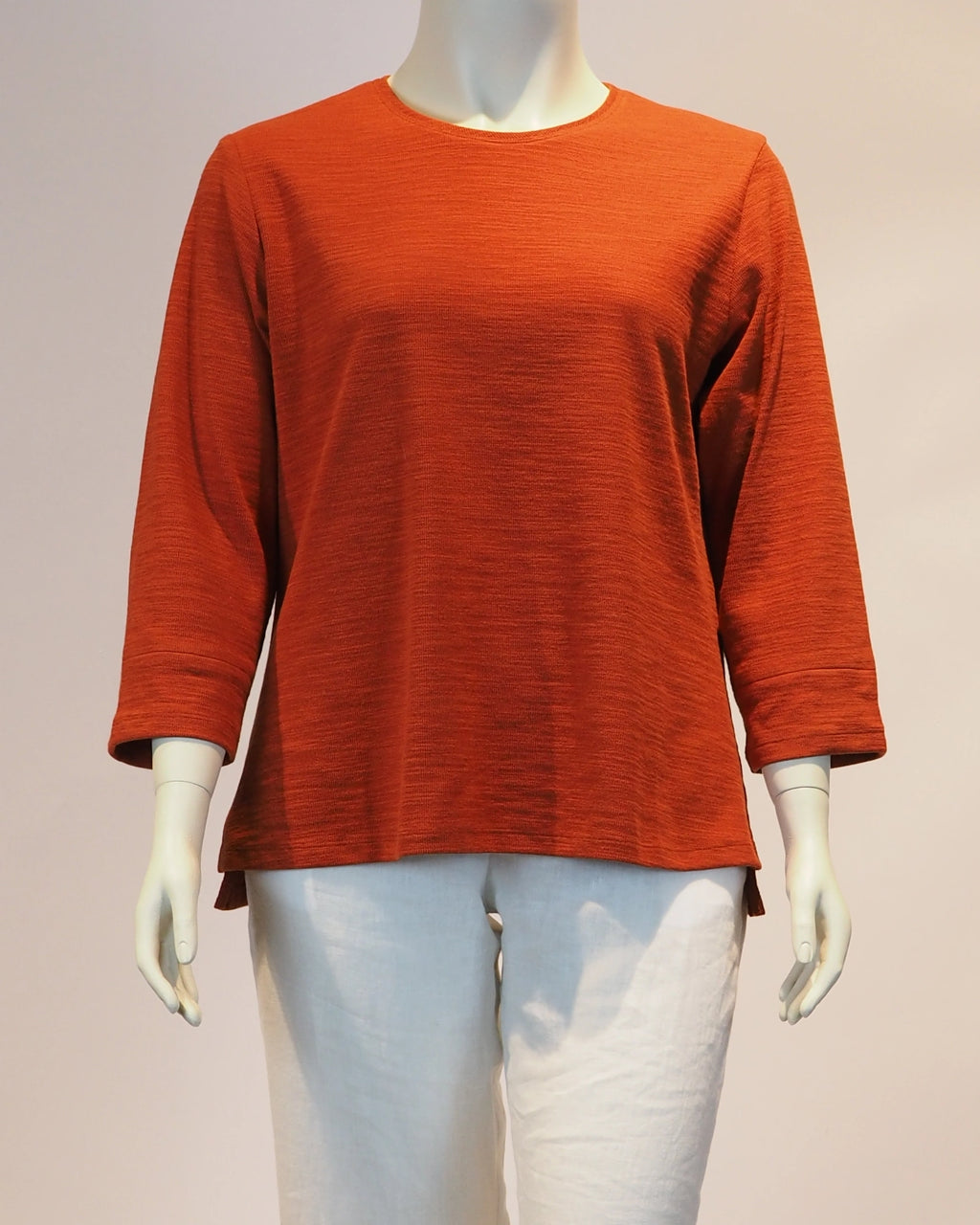 Rostfarbener Plus-Size-Pullover Helena von Katrin Kiesler Berlin, Vorderansicht