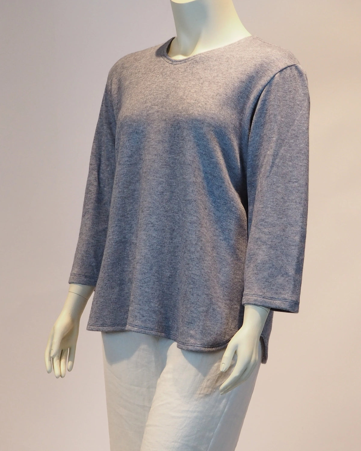 Blaugrauer Plus-Size-Pullover Inga von Katrin Kiesler Berlin, Seitenansicht